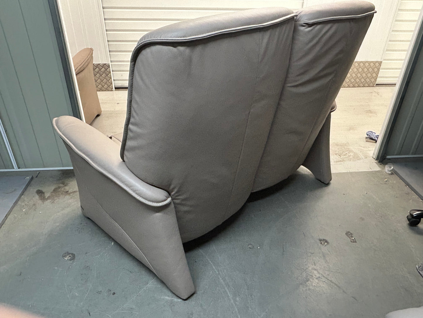 Himolla Rhine 2 Seater Fels Leather Recliner Sofa With Integrated Footrests 2021 Pre-Loved