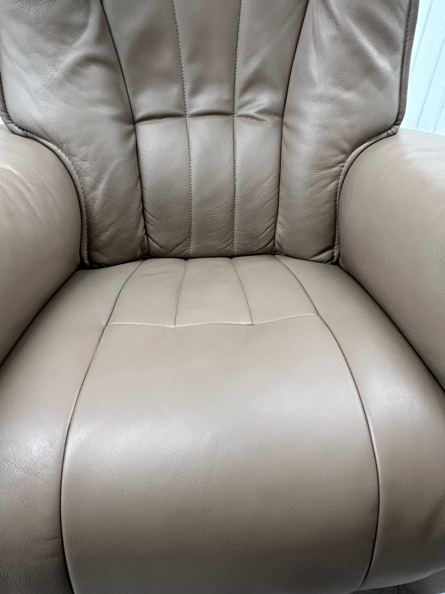 Himolla Rhine Earth Leather Power Recliner Armchair With Integrated Footrest Pre-Loved
