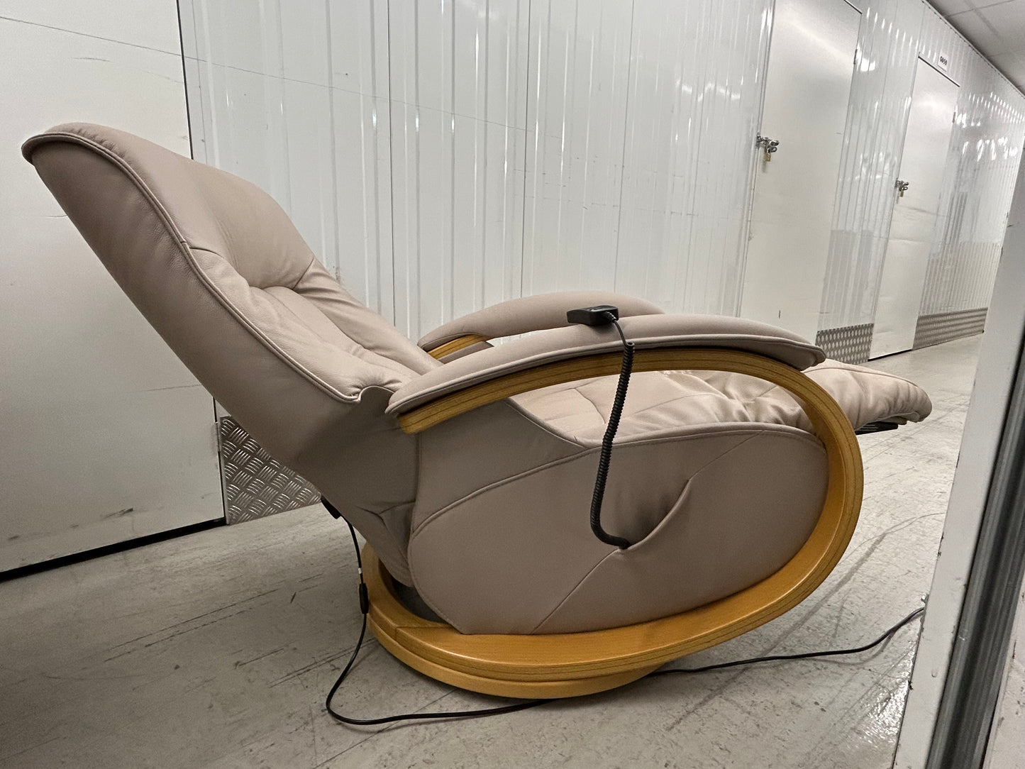 Himolla Mosel Power Fels Leather Recline & Swivel Chairs Integrated Footrests Pre-Loved