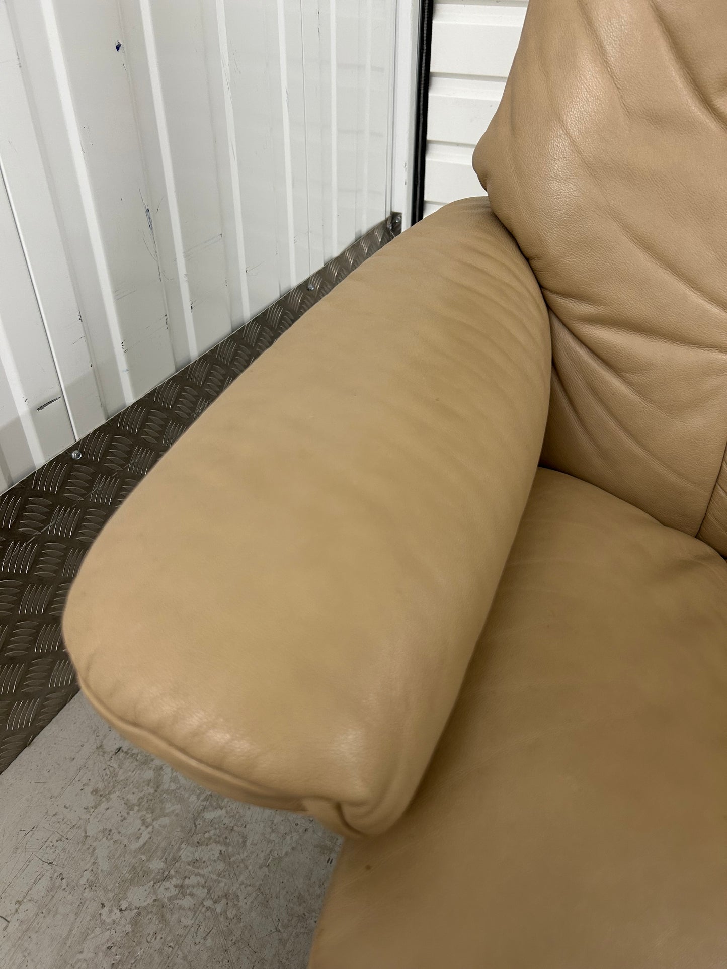Ekornes Stressless Large Mayfair Recline/Swivel Sand Leather Armchairs & Stools Pre-Loved