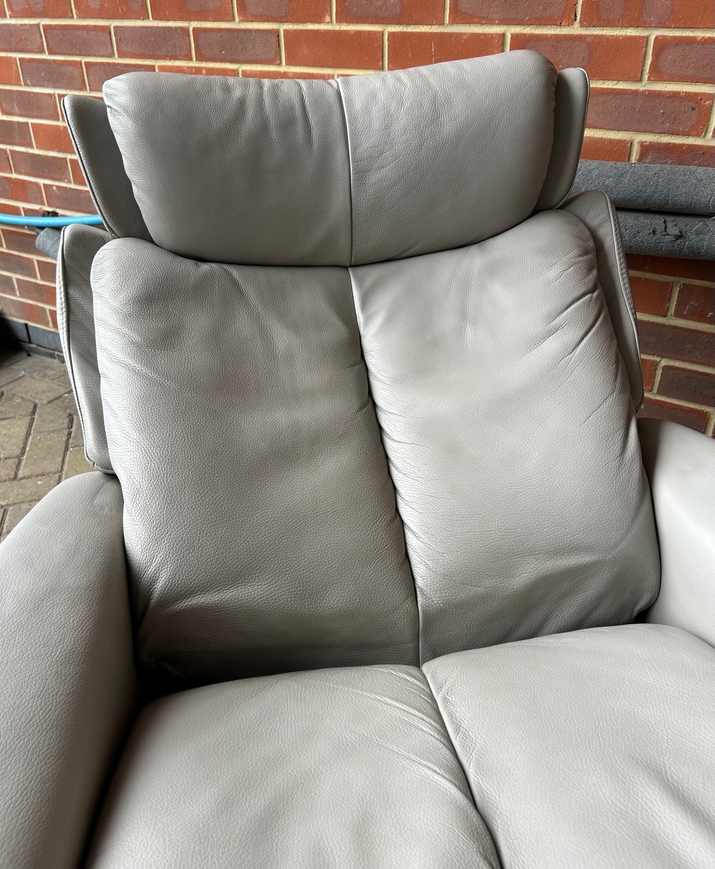 Ekornes Stressless Magic Medium Size Silver Cloud Leather Power Recliners Pair Pre-Loved