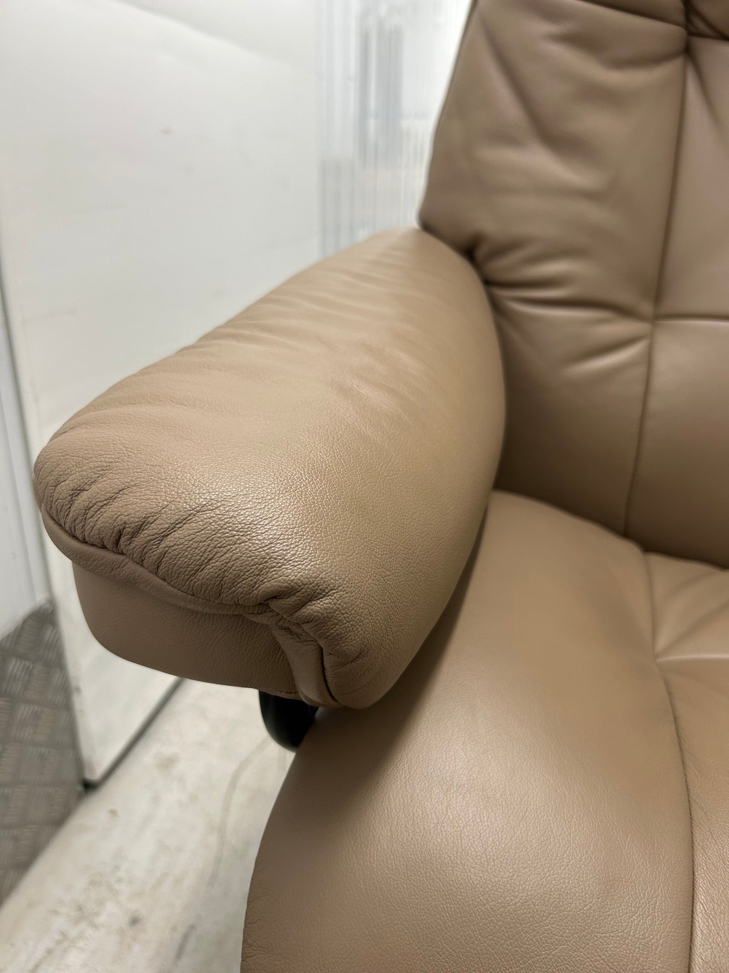 Ekornes Stressless Mayfair Recliner Funghi Leather Office Desk Chair Pre-Loved
