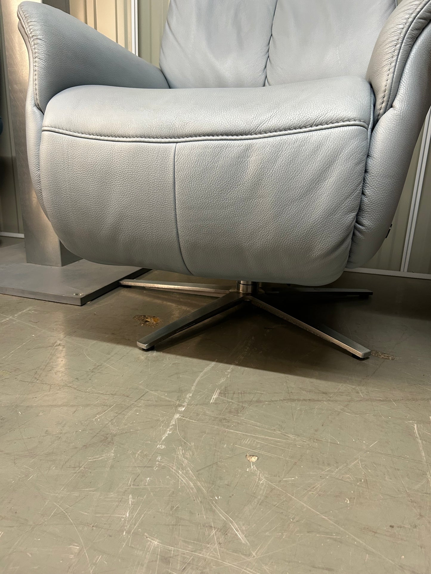 Himolla Stratus Leather Power Recliner Chair With Integrated Footrest Large Pre-Loved