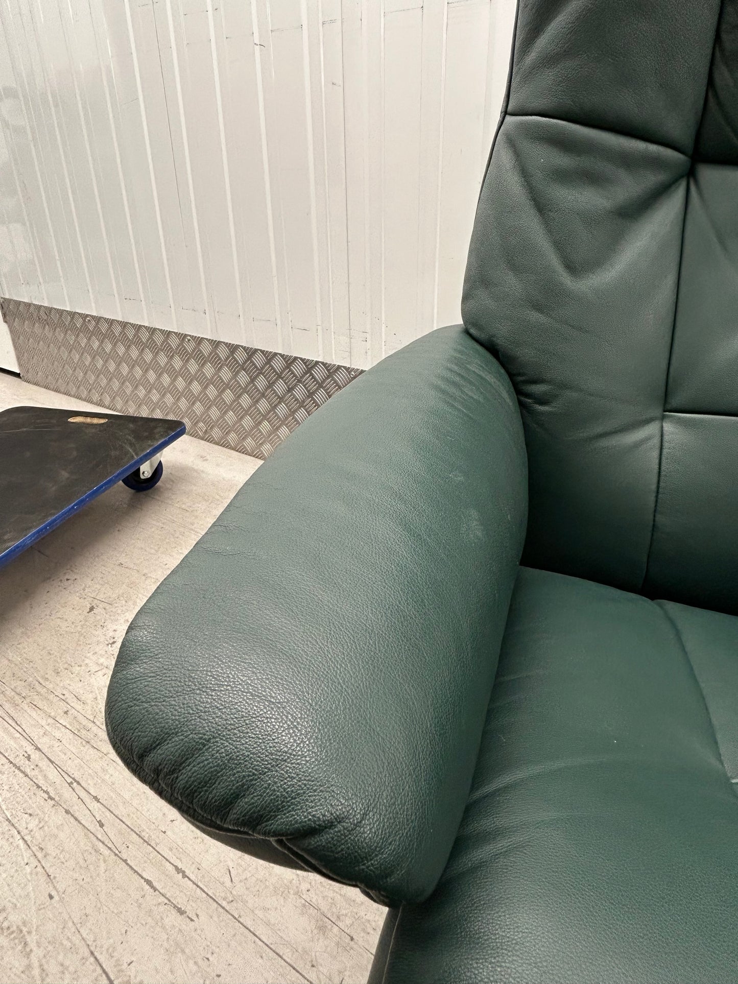 Ekornes Stressless Mayfair Medium Size Green Leather Power Recliners Pair Pre-Loved