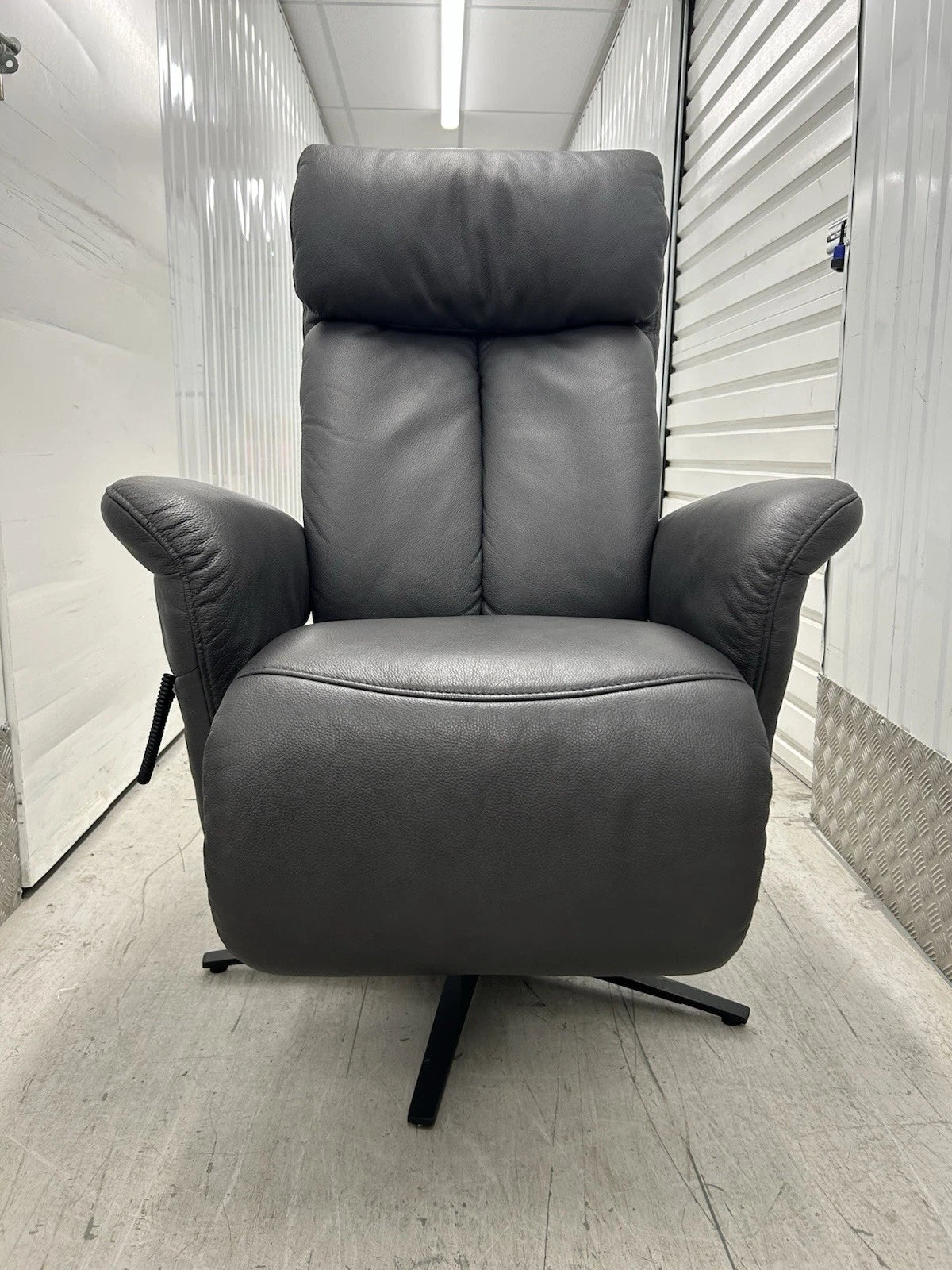 Himolla Sinatra Leather Power Recliner Chair With Integrated Footrest 2022 Pre-Loved
