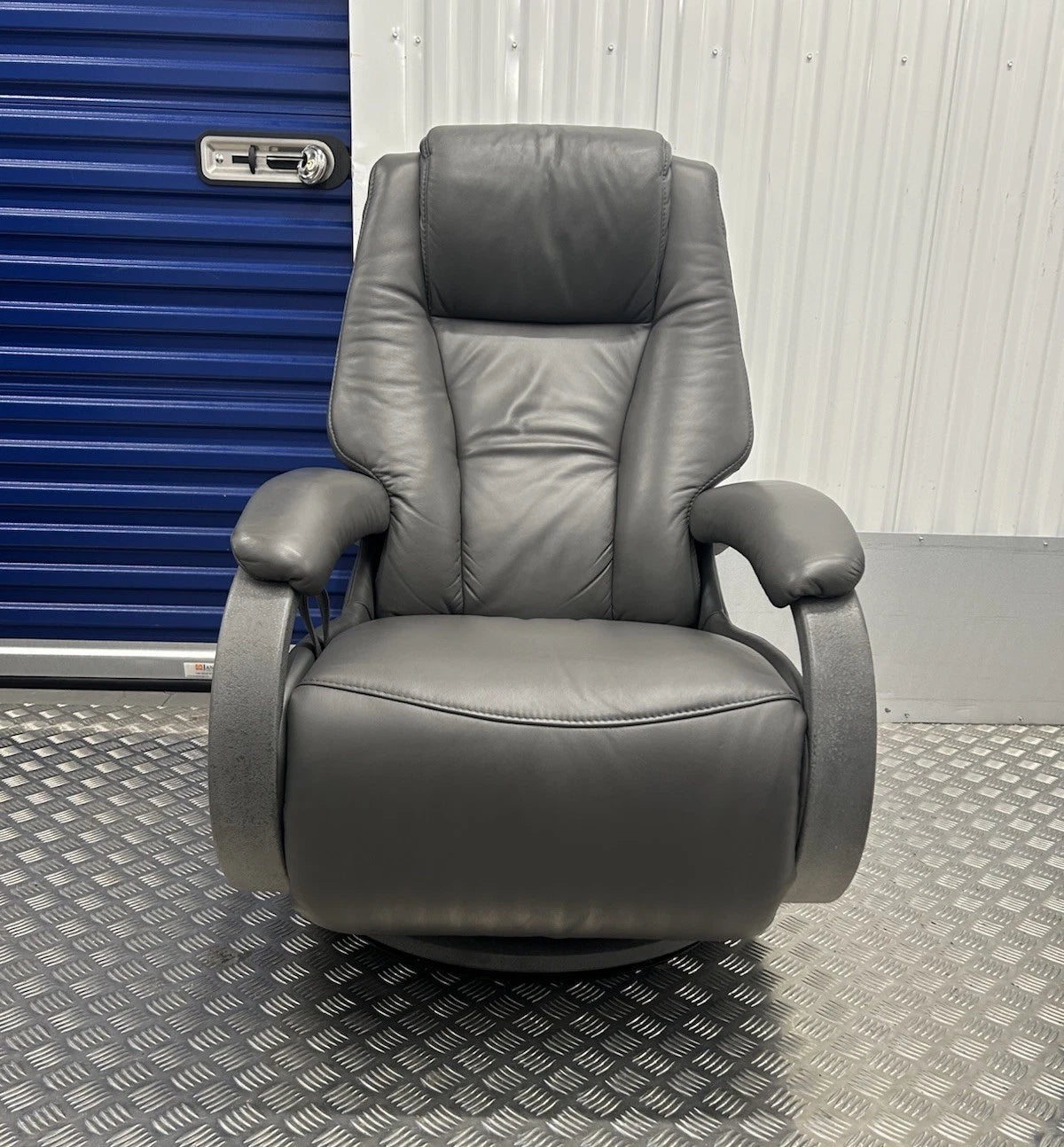 Himolla Mersey Midi Grey Leather Recliner Chair With Integrated Footrest 2019 Pre-Loved