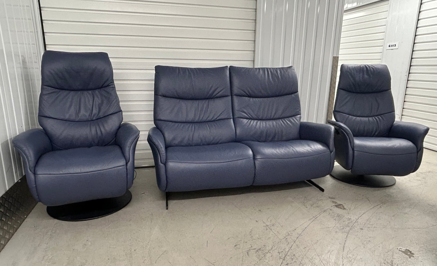 Himolla Azure Blue Leather Power Recliner Armchairs & Matching Fixed 2 Seater Sofa Pre-Loved