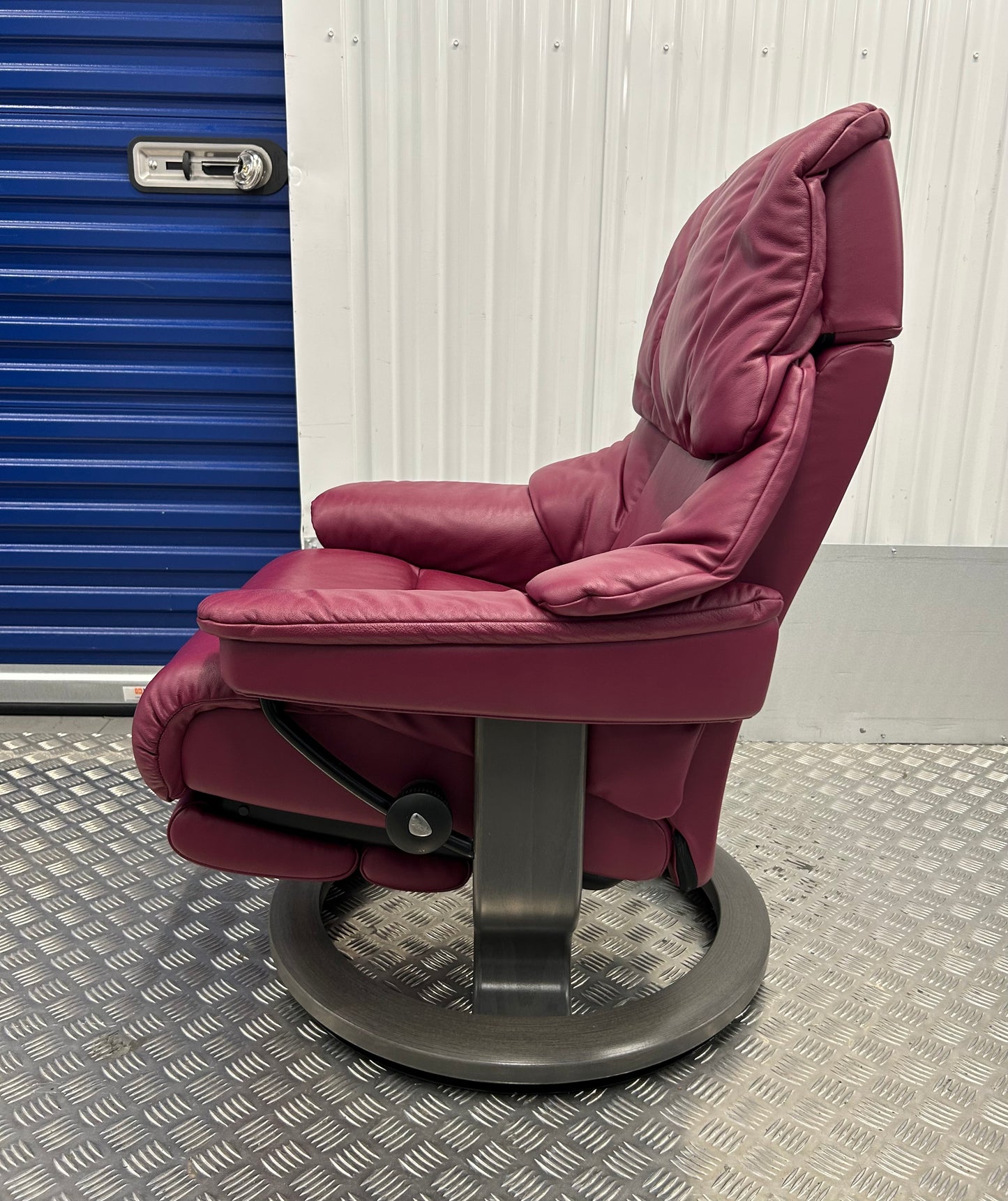 Ekornes Stressless Reno Medium Size Leather Power Recliner Armchair Pre-Loved
