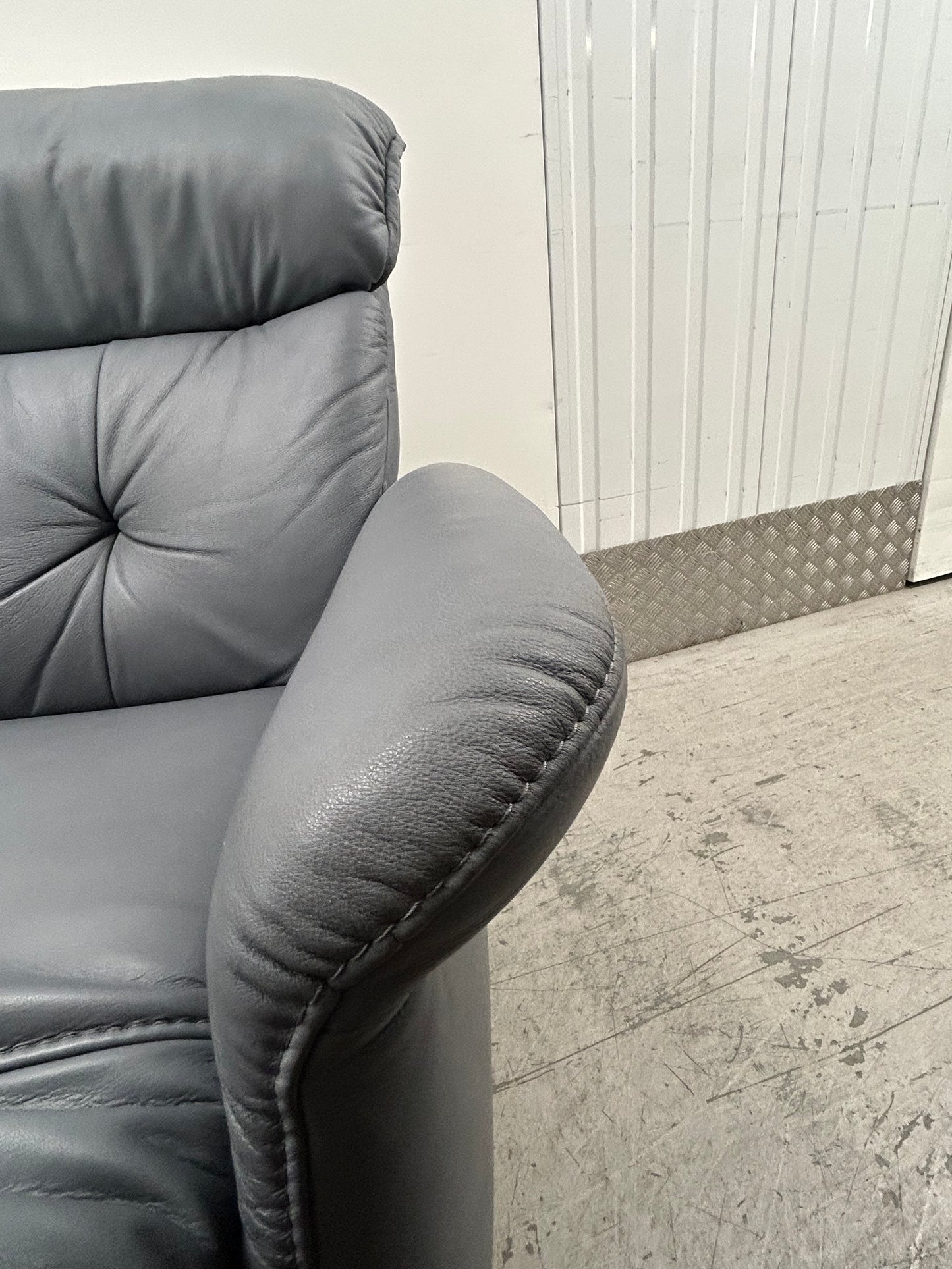 Himolla Swan Leather Power Lift & Rise Recliner Chair With Integrated Footrest Large Pre-Loved