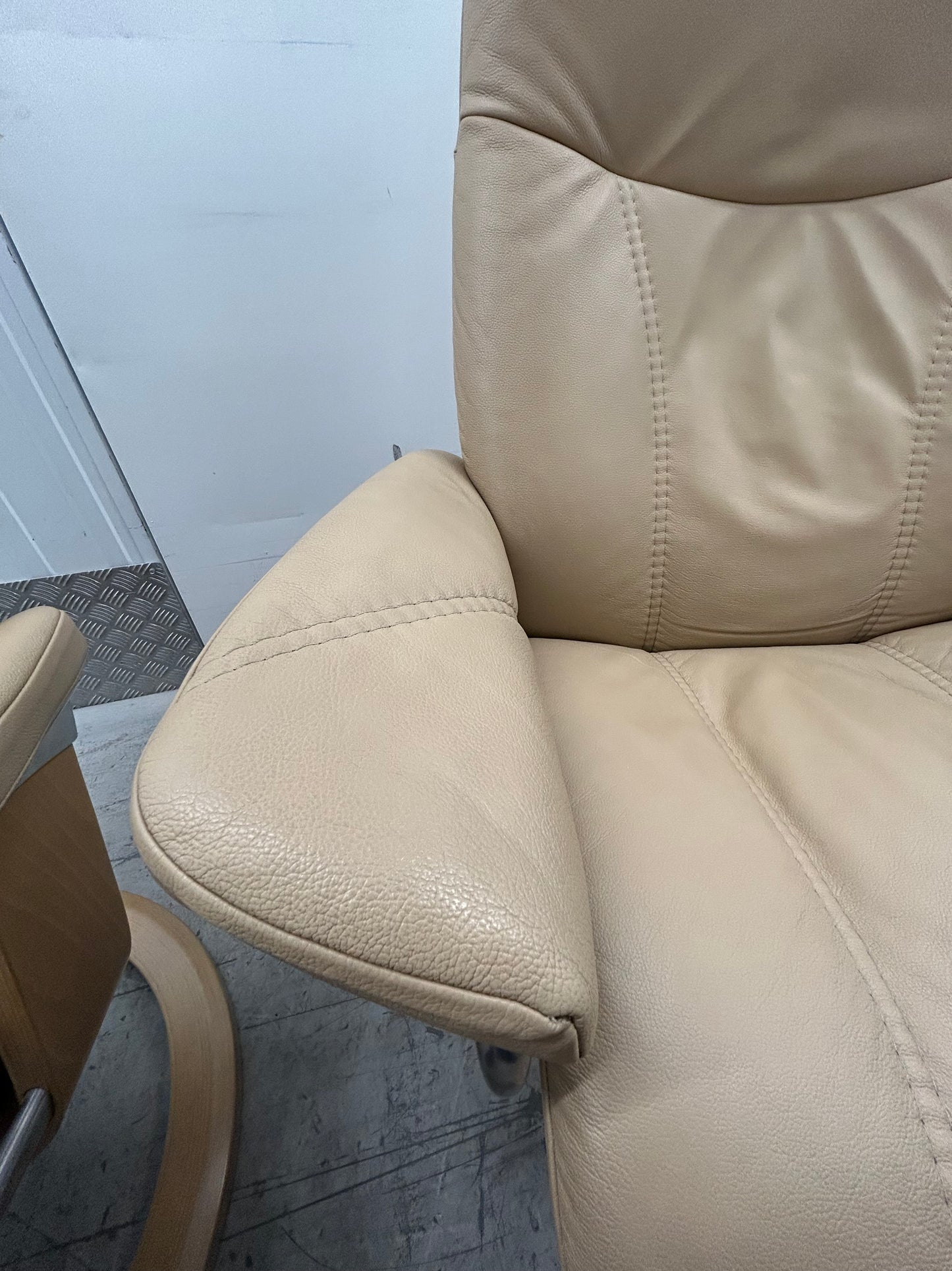 Ekornes Stressless Signature Consul Latte Leather Chairs & Stools Pair 1 Medium, 1 Large Pre-Loved