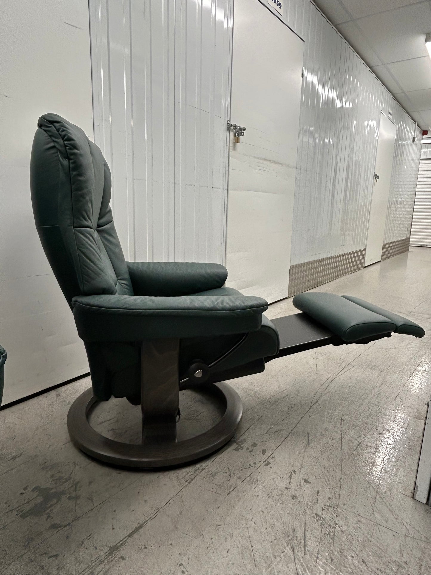 Ekornes Stressless Mayfair Medium Size Green Leather Power Recliners Pair Pre-Loved