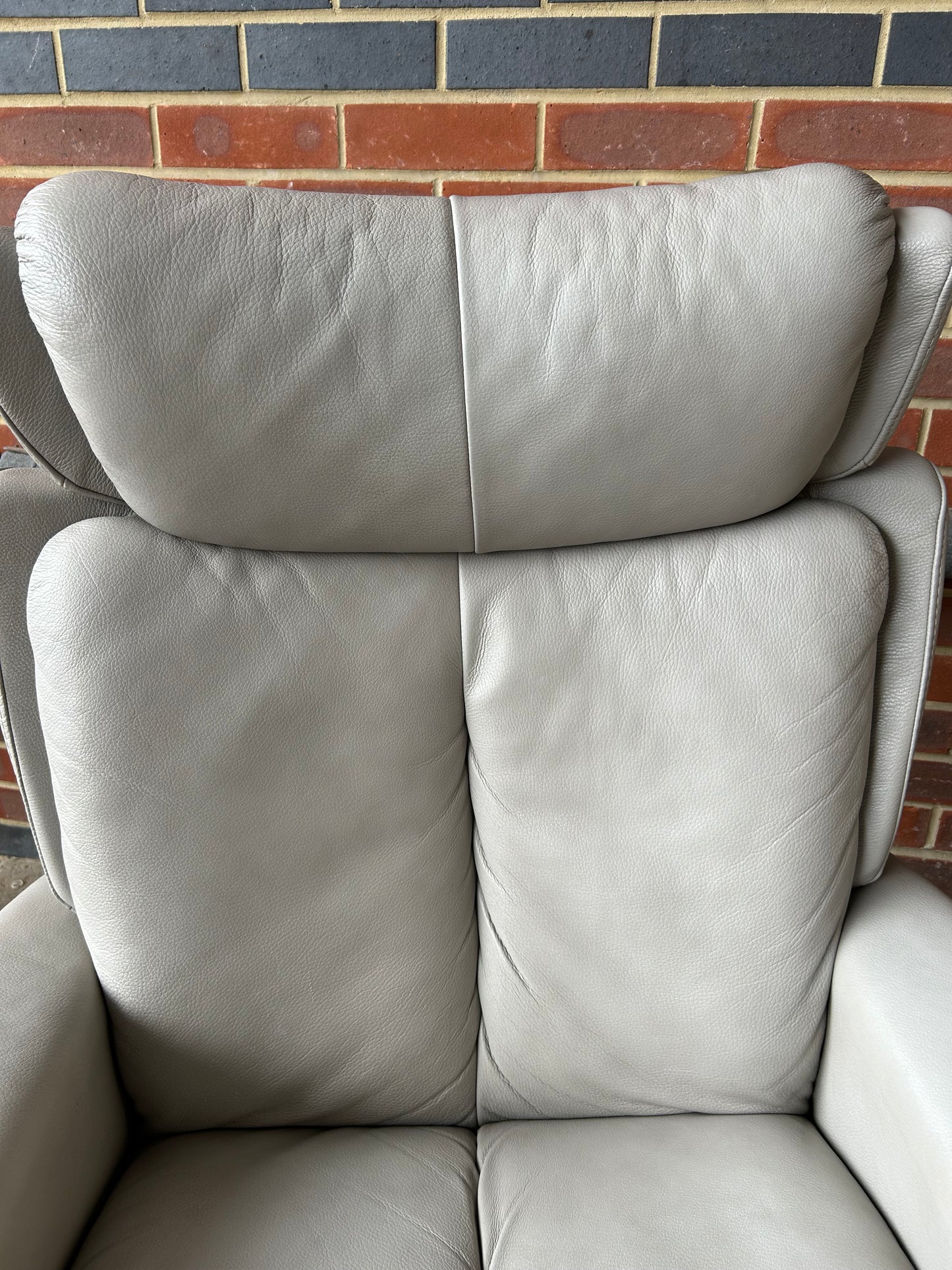 Ekornes Stressless Magic Medium Size Silver Cloud Leather Power Recliners Pair Pre-Loved