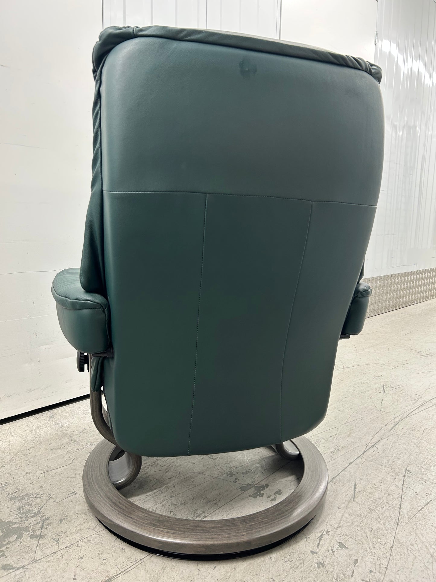 Ekornes Stressless Mayfair Medium Size Green Leather Power Recliners Pair Pre-Loved