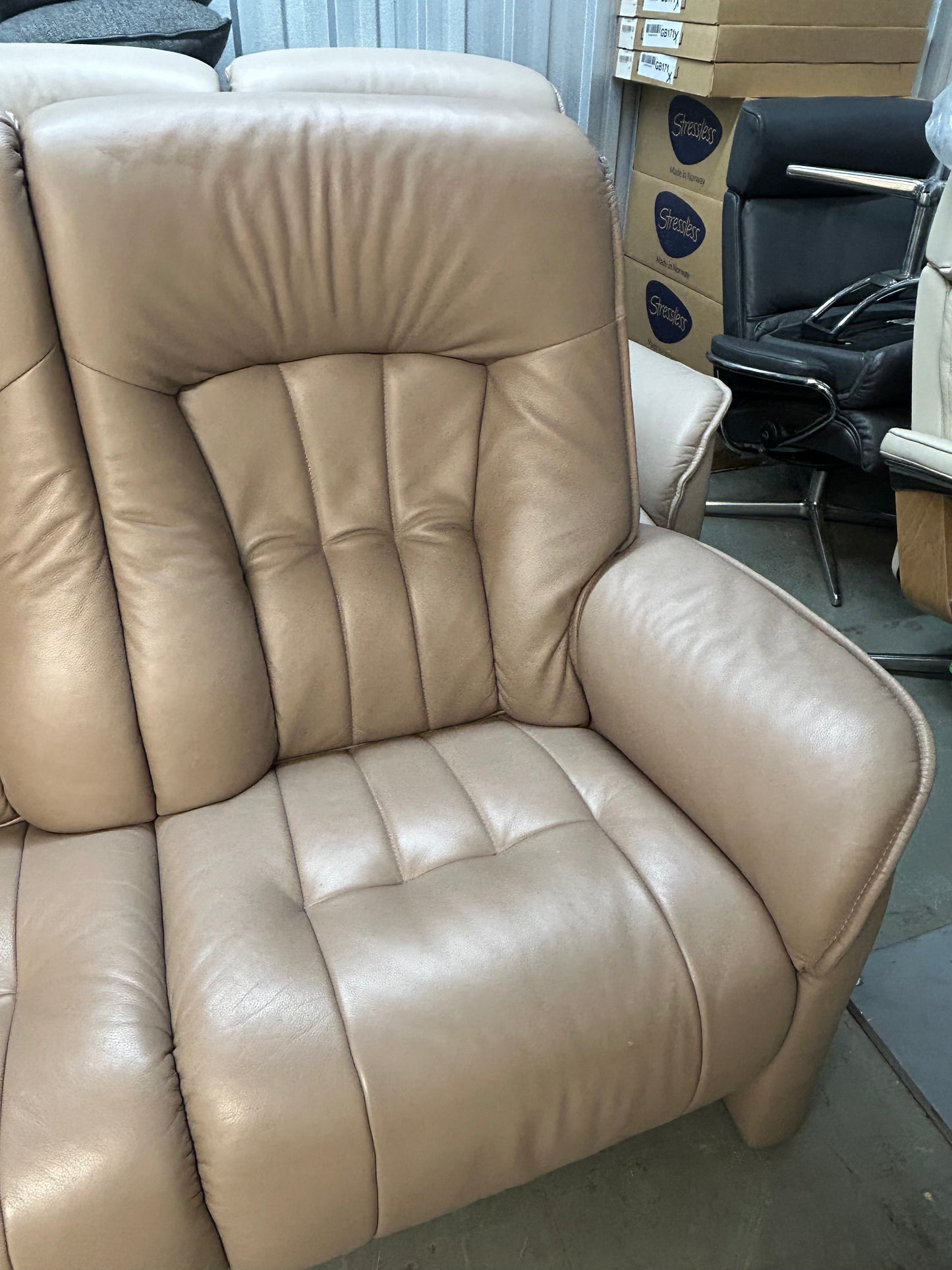 Himolla Rhine 3 Seater Earth Leather Fixed Sofa (Non Recliner) Pre-Loved