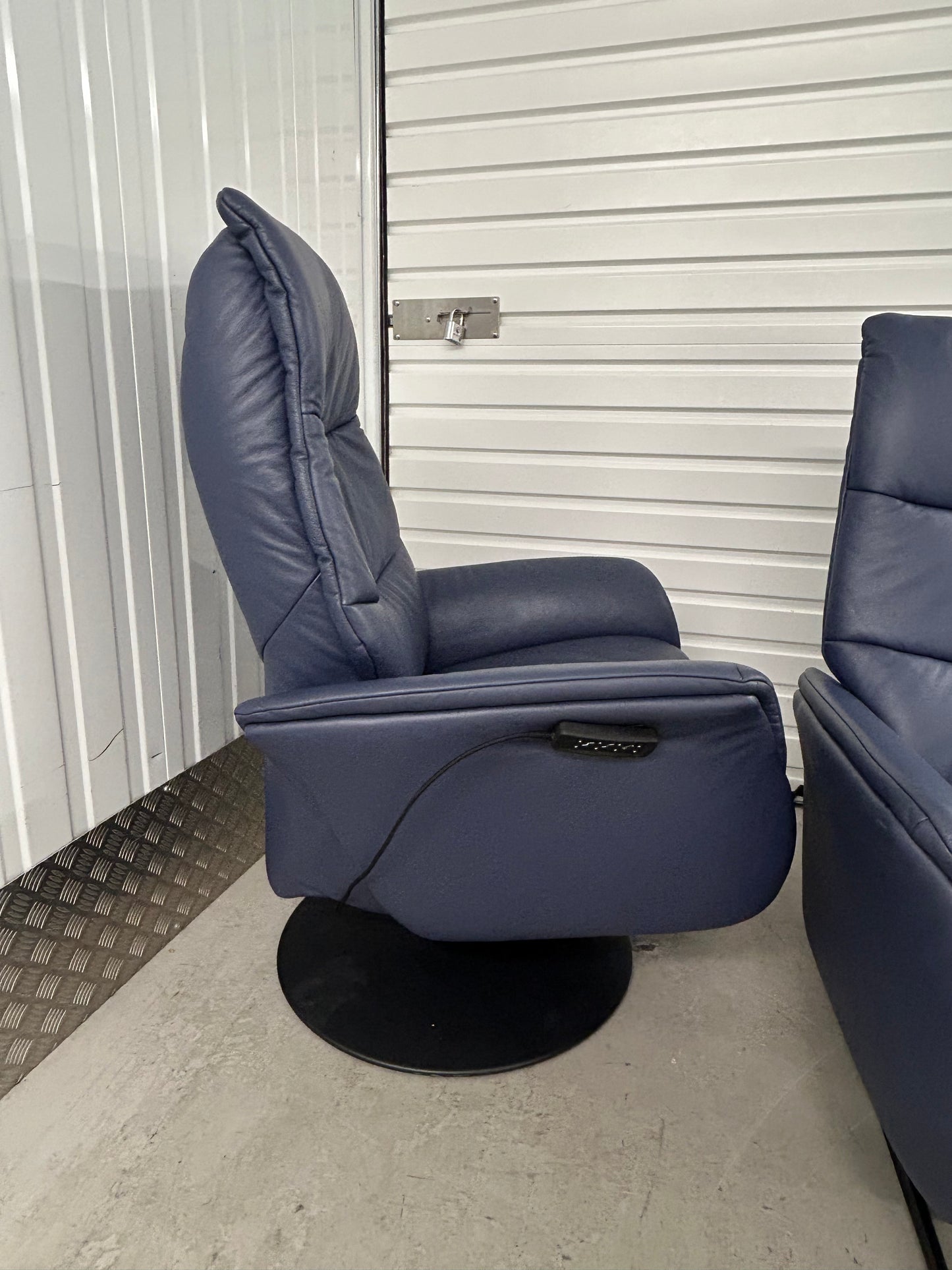 Himolla Azure Blue Leather Power Recliner Armchairs & Matching Fixed 2 Seater Sofa Pre-Loved