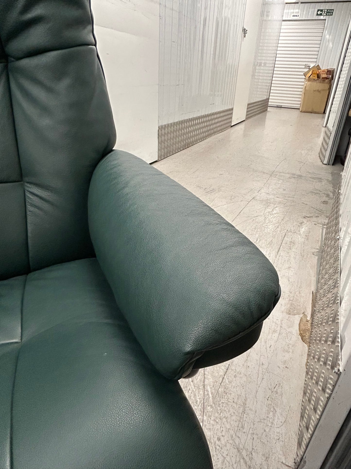 Ekornes Stressless Mayfair Medium Size Green Leather Power Recliners Pair Pre-Loved