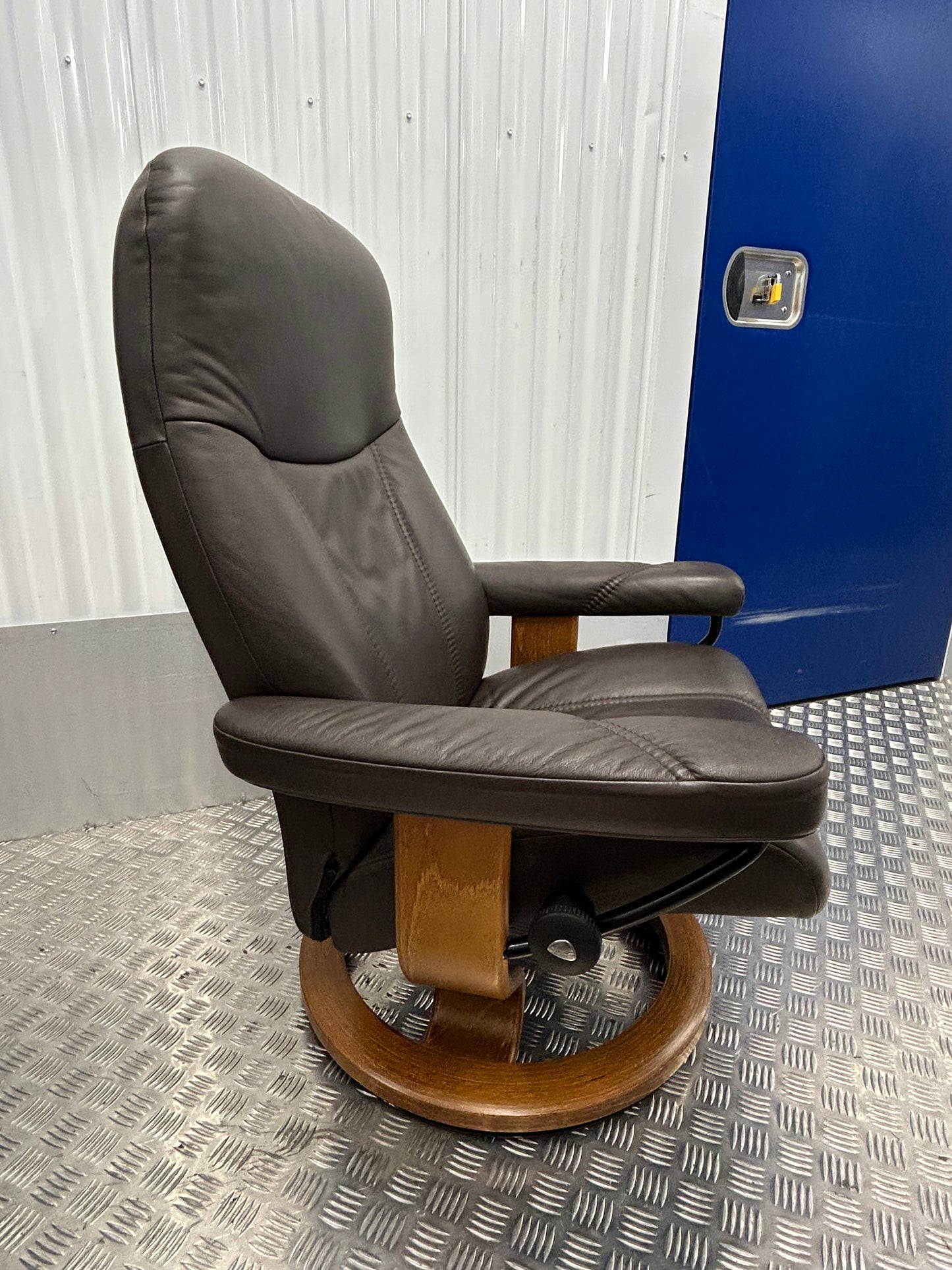 Ekornes Stressless Consul Recline & Swivel Brown Leather Chairs & Stool Pair Pre-Loved