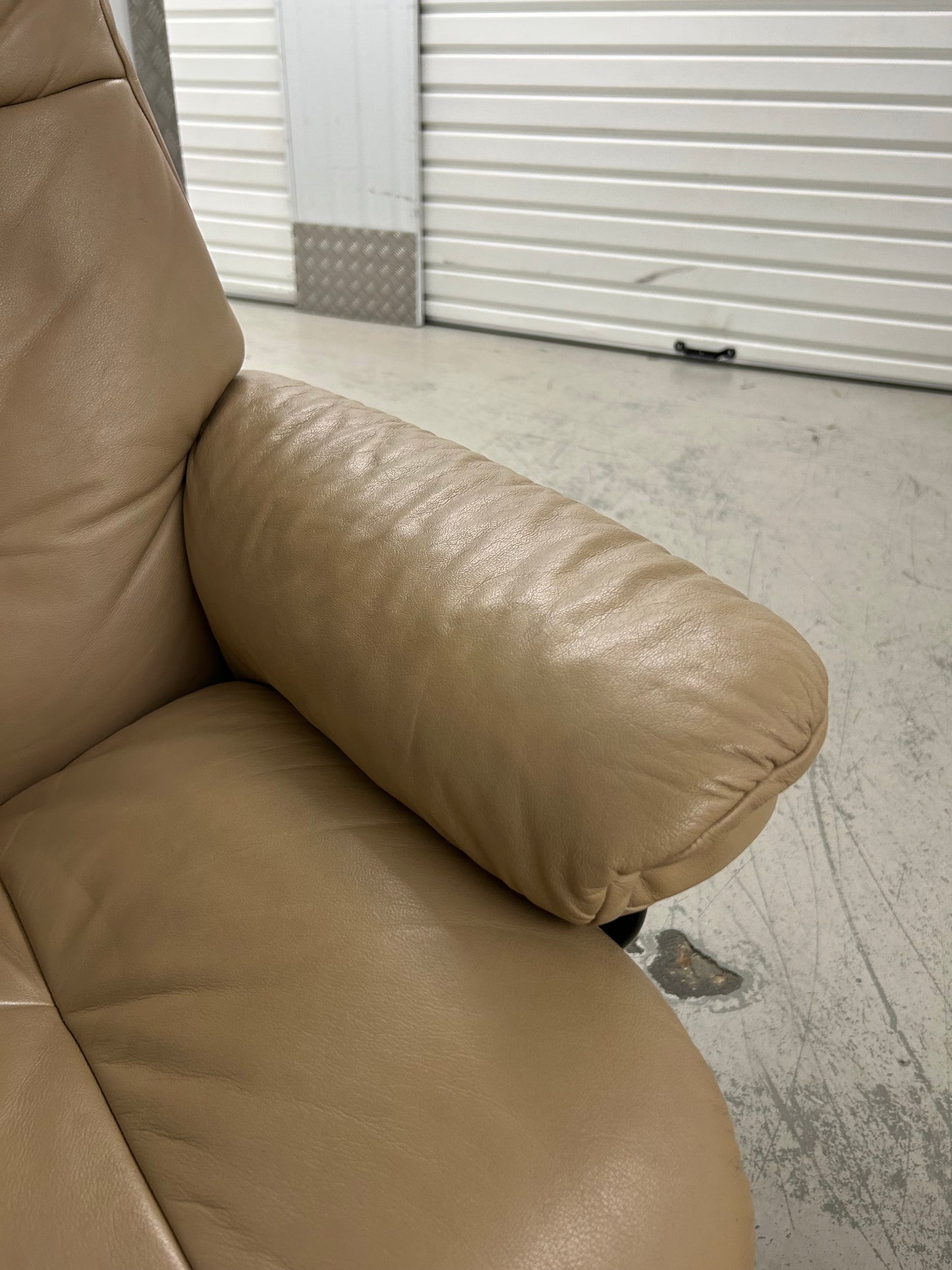 Ekornes Stressless Large Mayfair Recline/Swivel Sand Leather Armchairs & Stools Pre-Loved