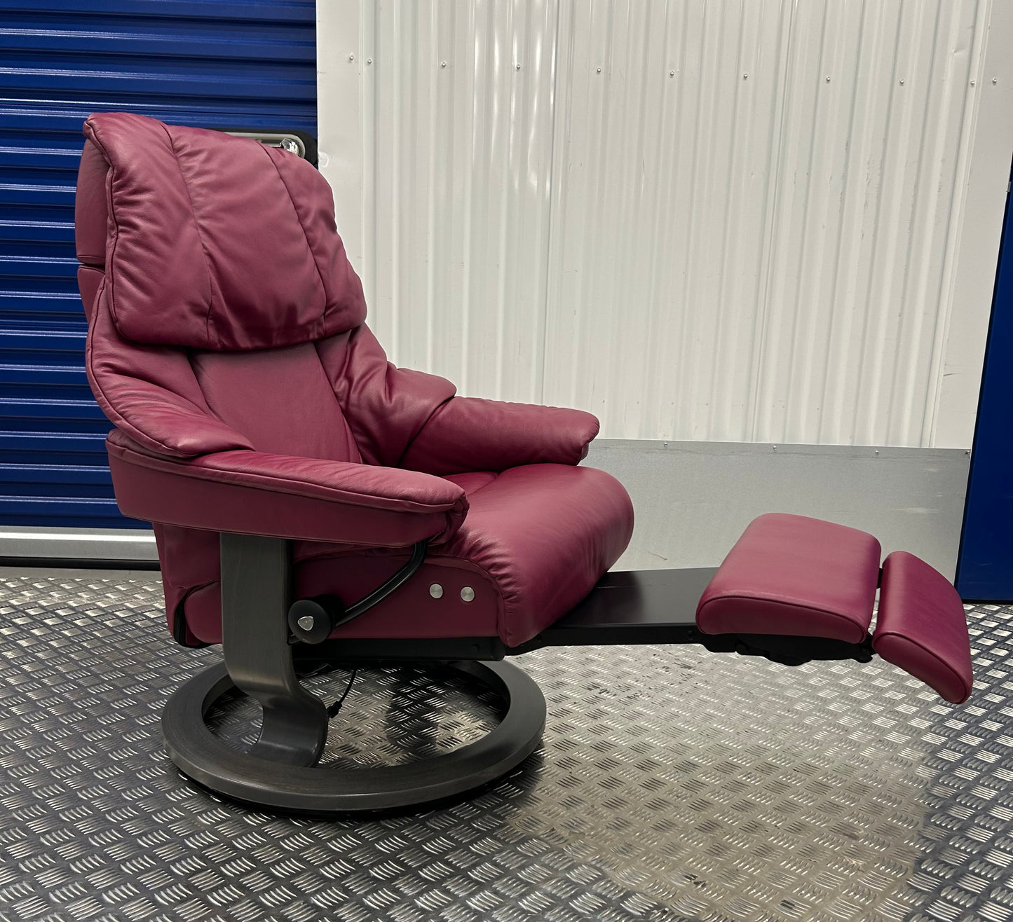 Ekornes Stressless Reno Medium Size Leather Power Recliner Armchair Pre-Loved