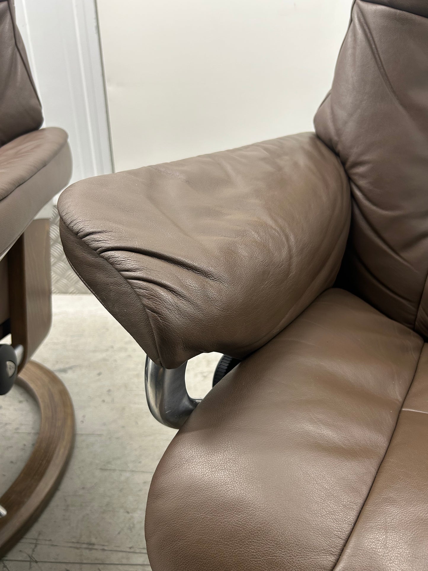 Ekornes Stressless Signature Mayfair Chestnut Leather Recliners Medium Pair Pre-Loved
