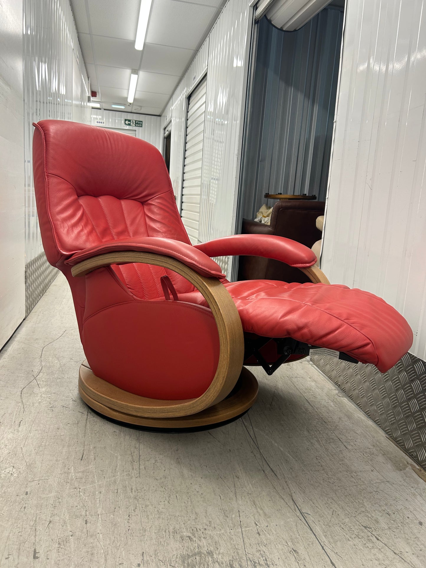 Himolla Mosel Midi Cherry Leather Recline & Swivel Chair Integrated Footrest Pre-Loved