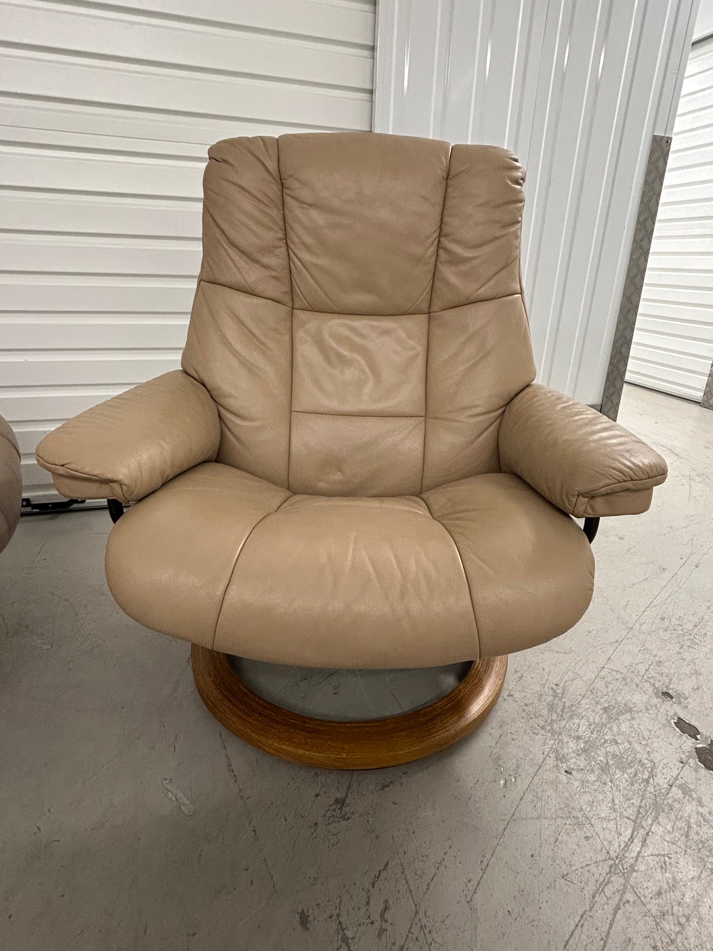 Ekornes Stressless Large Mayfair Recline/Swivel Sand Leather Armchairs & Stools Pre-Loved