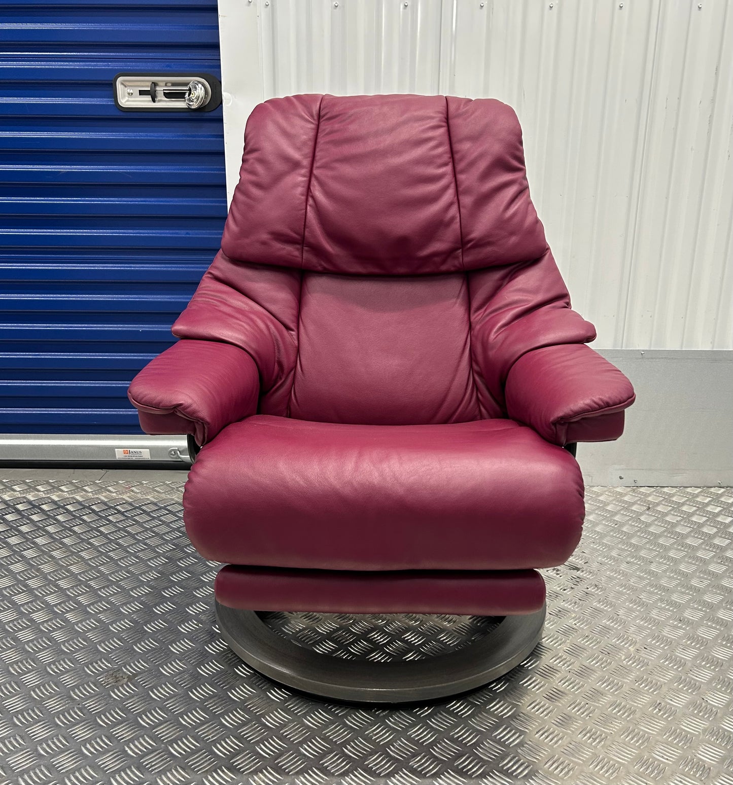 Ekornes Stressless Reno Medium Size Leather Power Recliner Armchair Pre-Loved
