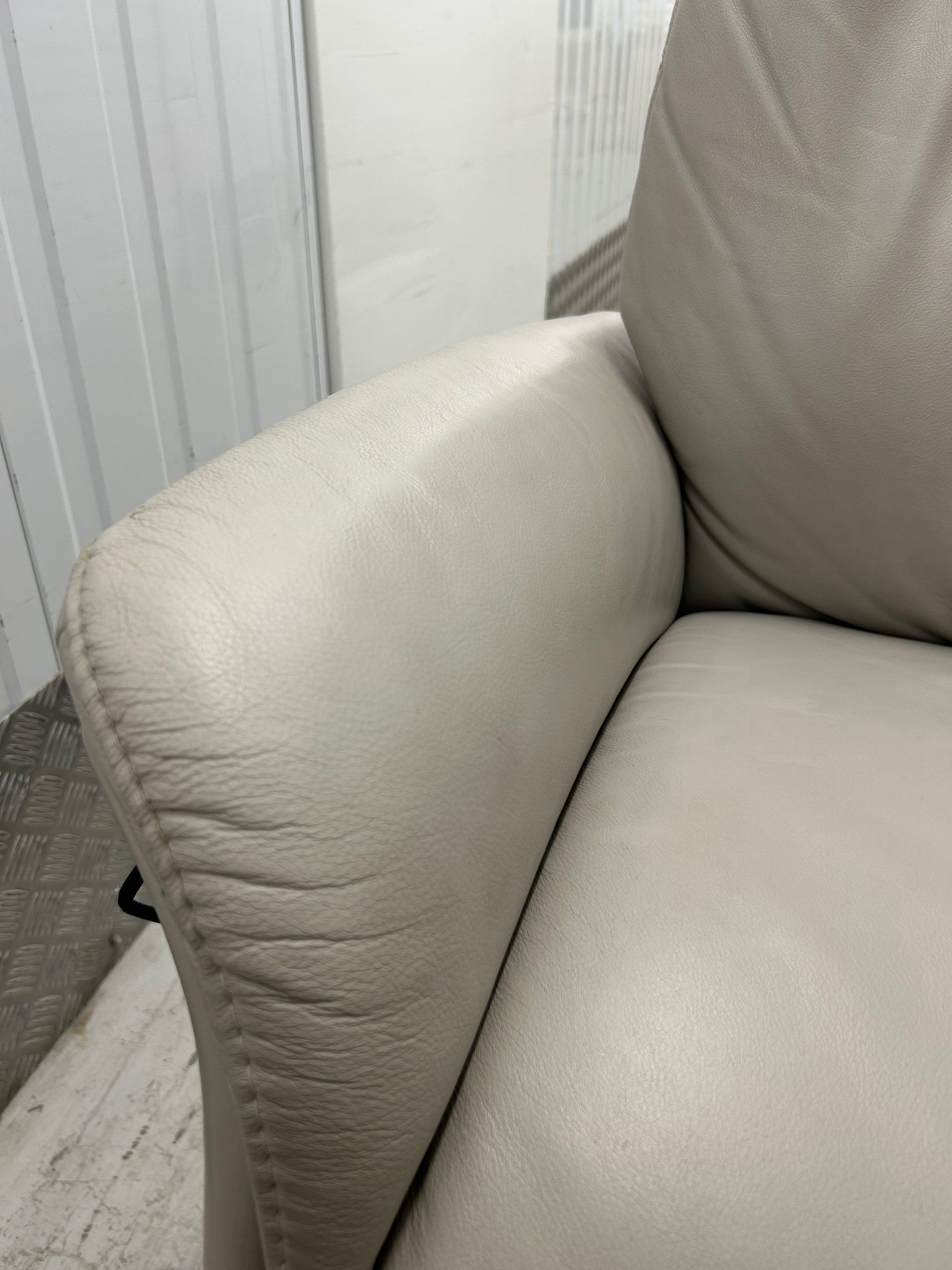 Himolla Stratus Leather Power Recliner Chair With Integrated Footrest 2021 Medium Pre-Loved