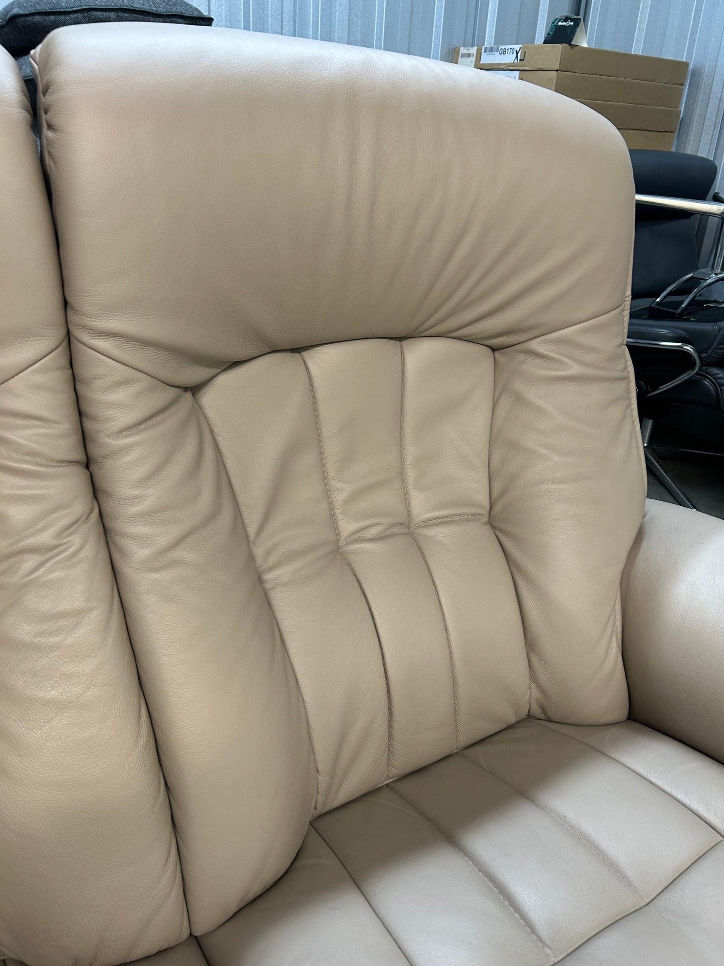 Himolla Rhine 2 Seater Fels Leather Recliner Sofa With Integrated Footrests 2021 Pre-Loved