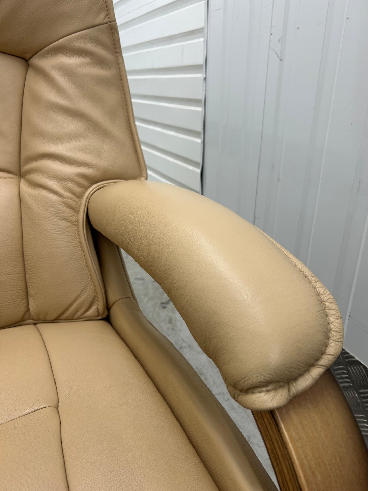 Himolla Mosel Maxi Leather Recline & Swivel Chair Integrated Footrest Pre-Loved