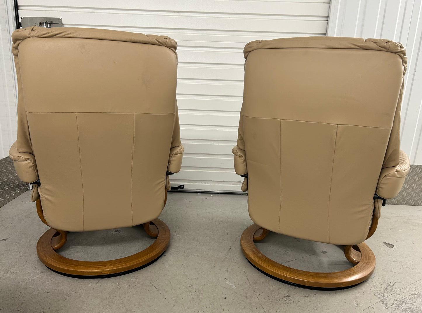 Ekornes Stressless Mayfair Recline & Swivel Latte Leather Chairs & Stools Pair Pre-Loved