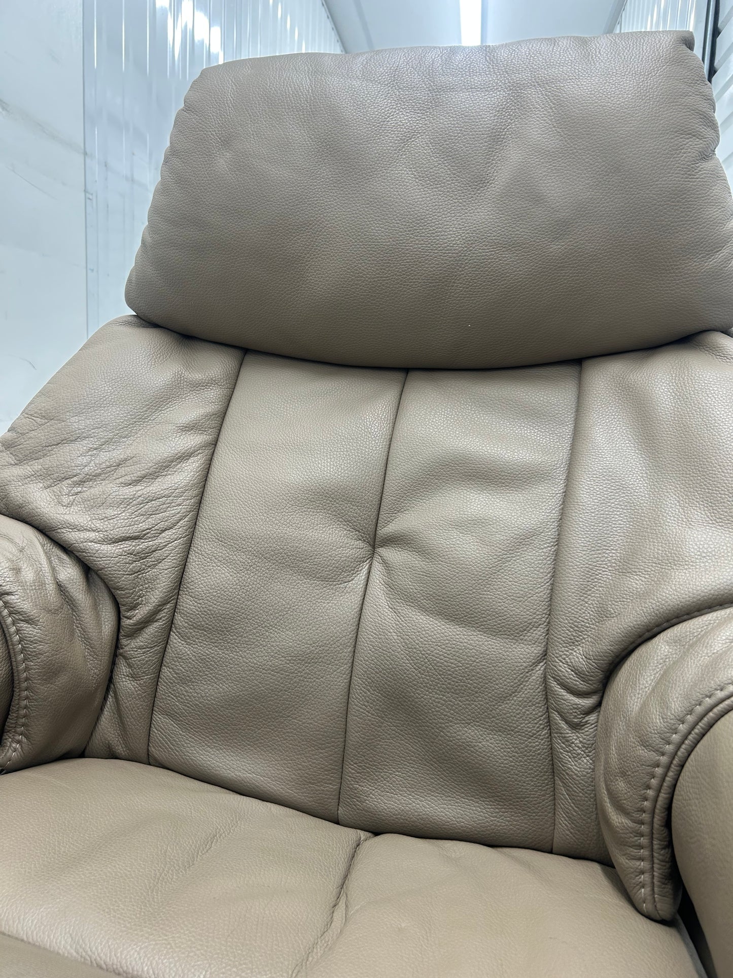 Himolla Chester Leather Recliner Chair With Integrated Footrest Large Size 2019 Pre-Loved