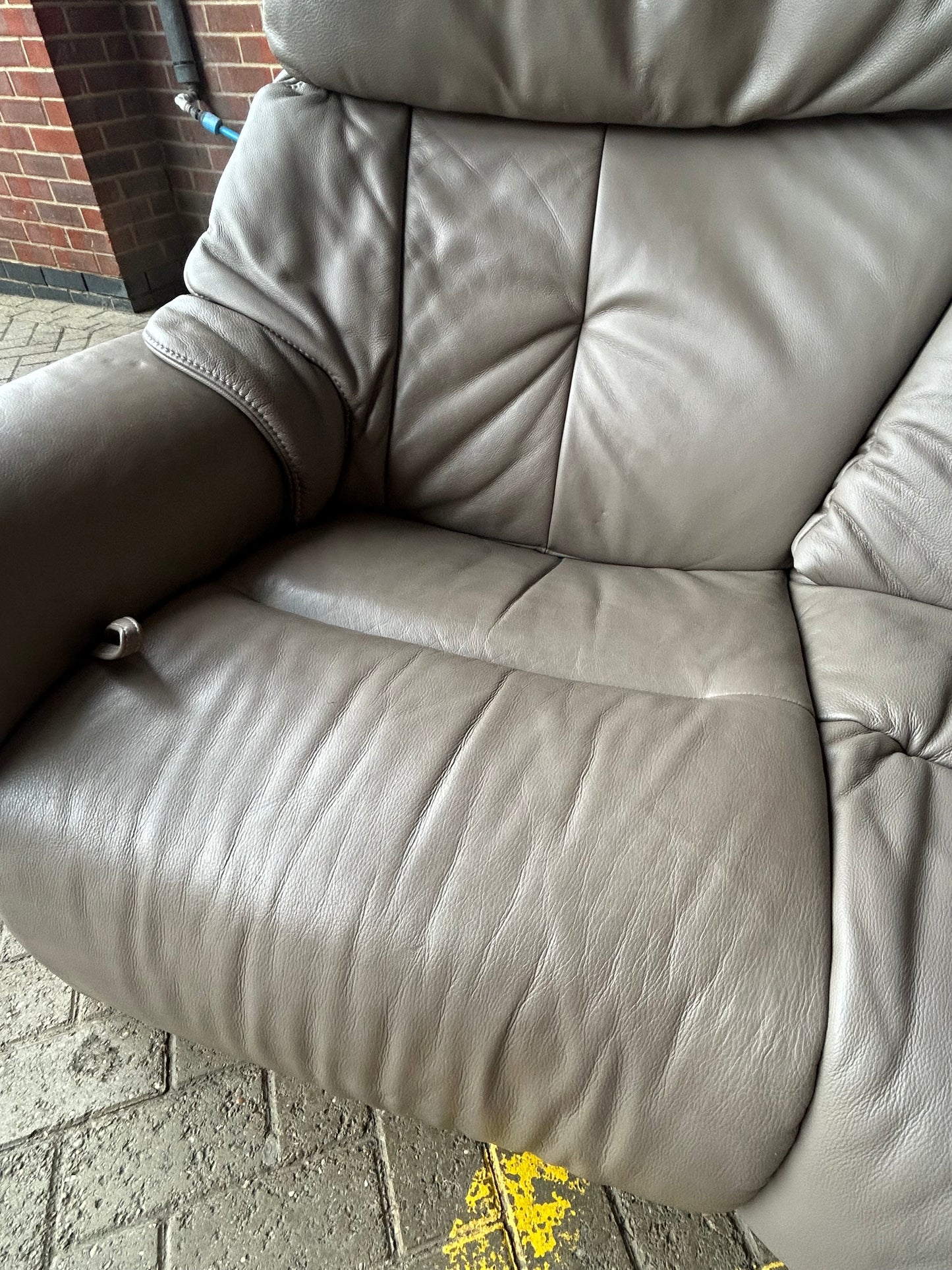 Himolla 3 Seater Curved Leather Recliner Sofa With Retractable Table Pre-Loved