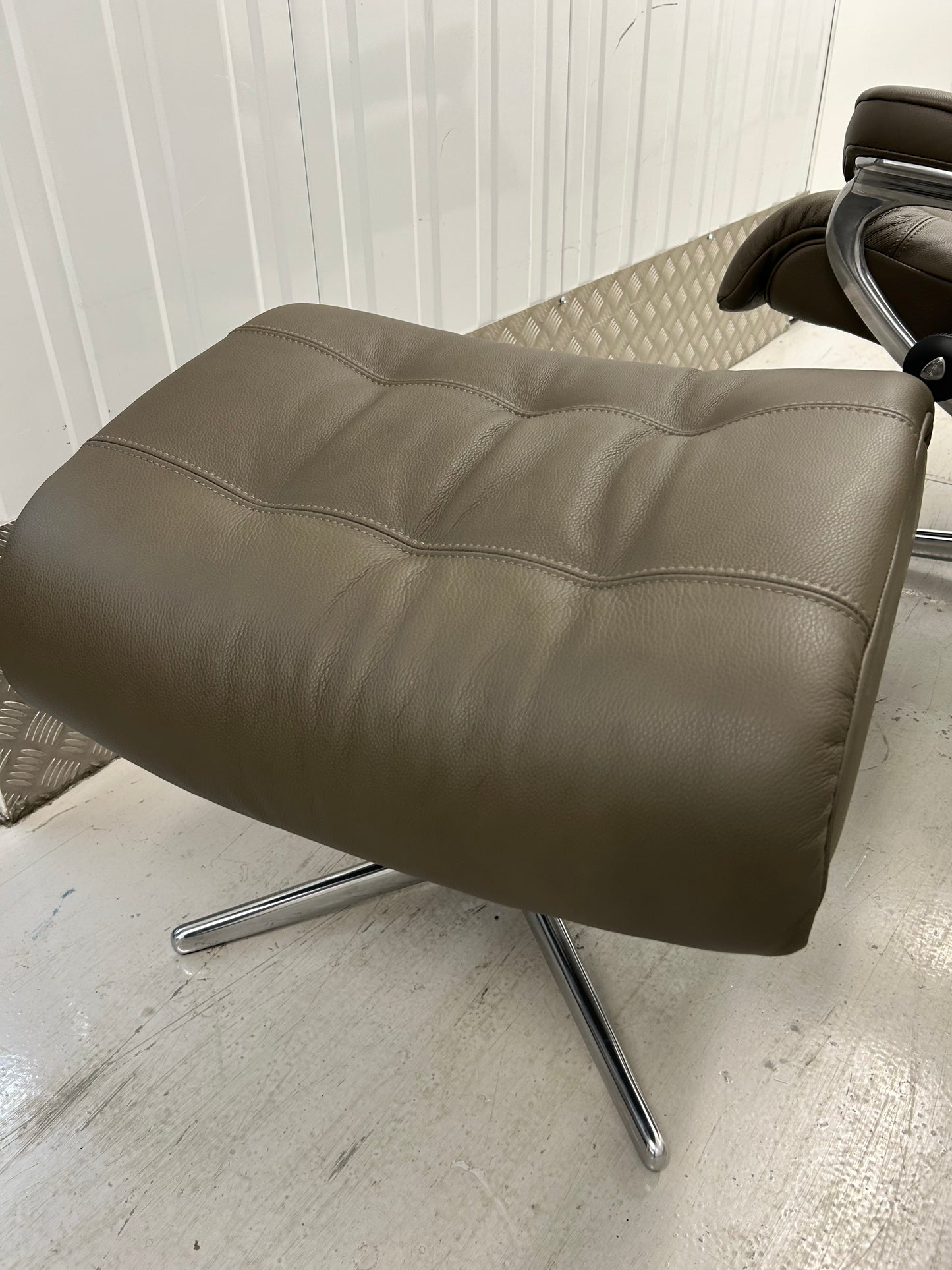 Ekornes Stressless Erik Green Leather Recliner Chair Medium Size New