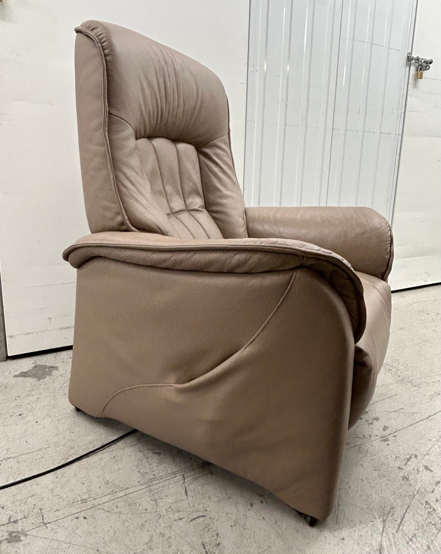Himolla Rhine Earth Leather Power Recliner Armchair With Integrated Footrest Pre-Loved