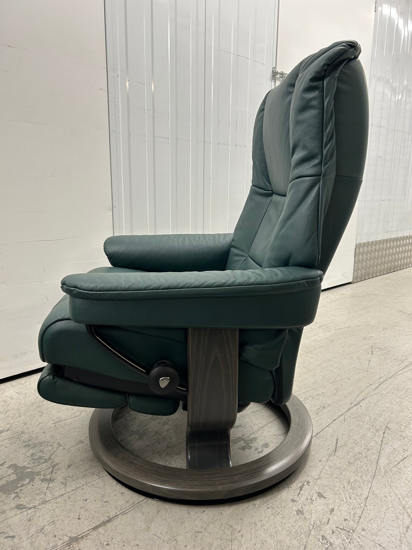 Ekornes Stressless Mayfair Medium Size Green Leather Power Recliners Pair Pre-Loved