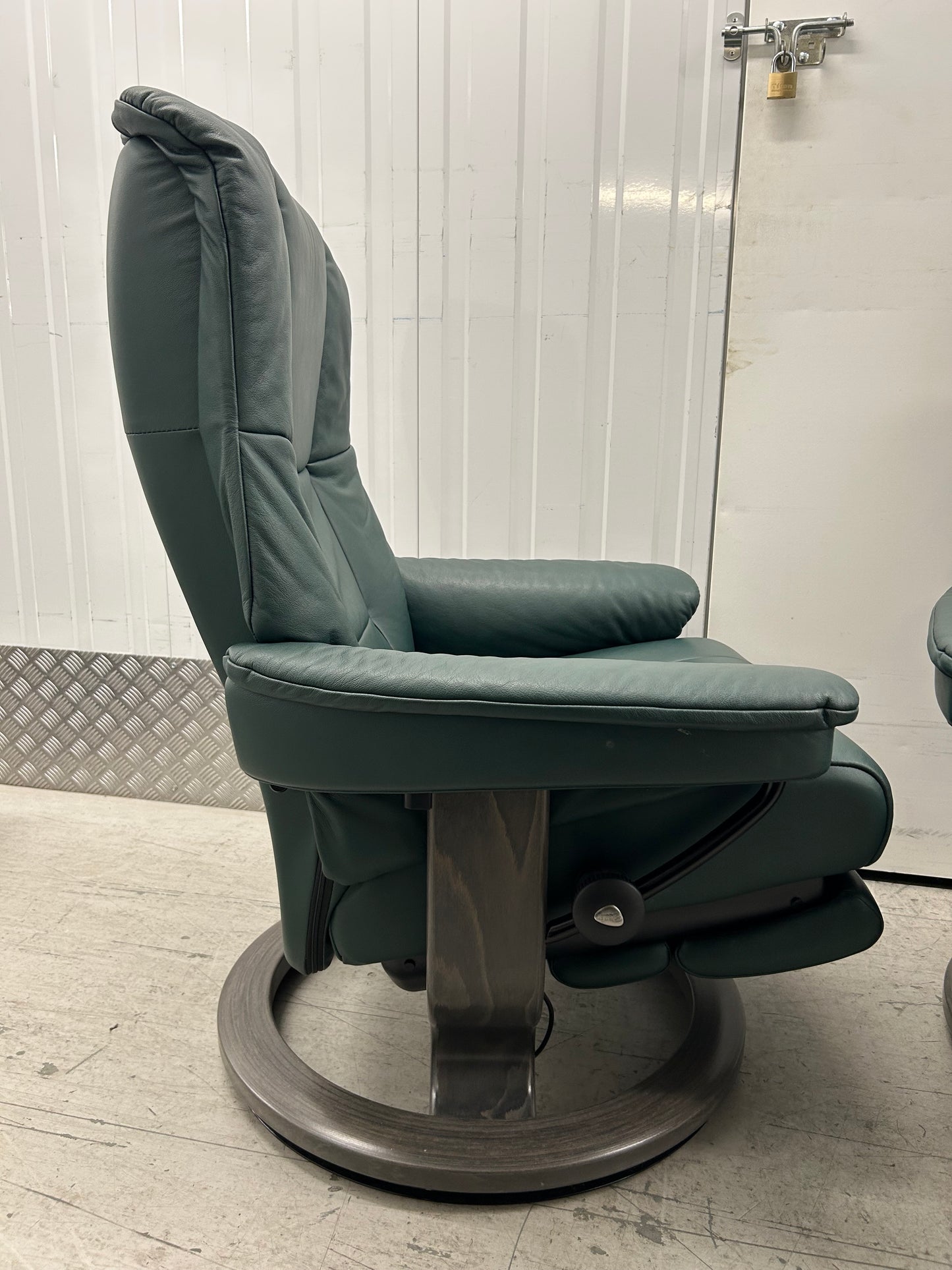 Ekornes Stressless Mayfair Medium Size Green Leather Power Recliners Pair Pre-Loved