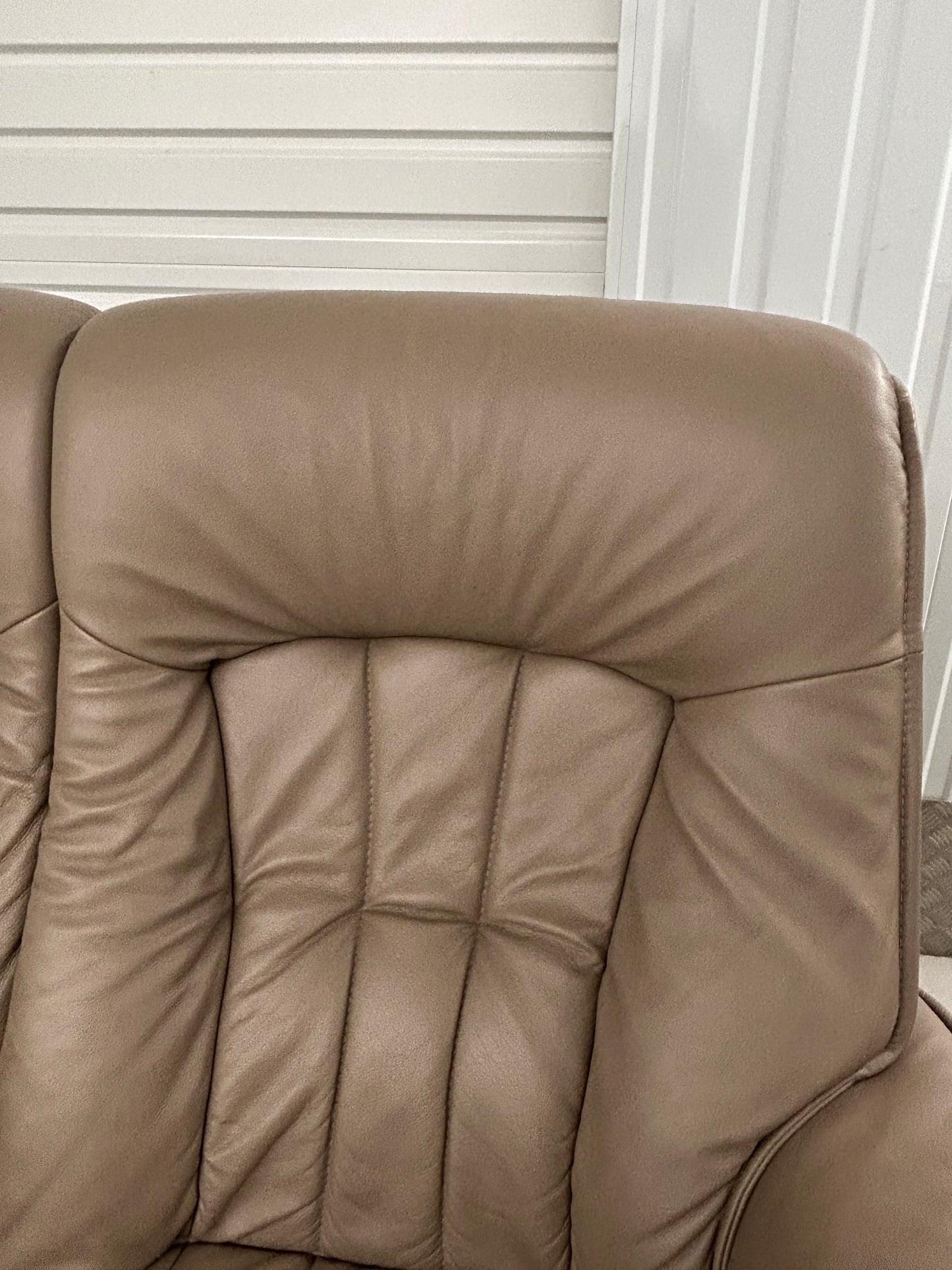 Himolla Leather Suite, 2 Mosel Recline & Swivel Chairs & Matching Recliner Sofa 2020 Pre-Loved
