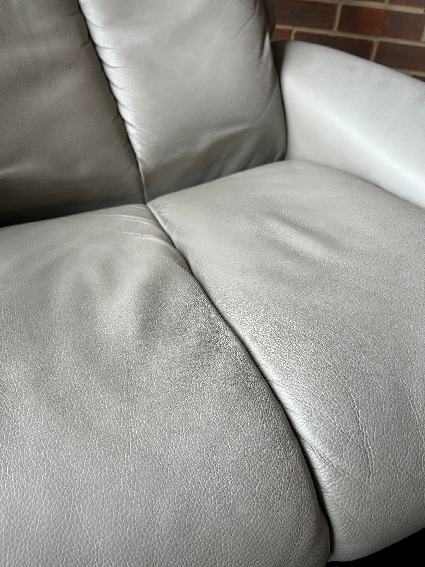 Ekornes Stressless Magic Medium Size Silver Cloud Leather Power Recliners Pair Pre-Loved