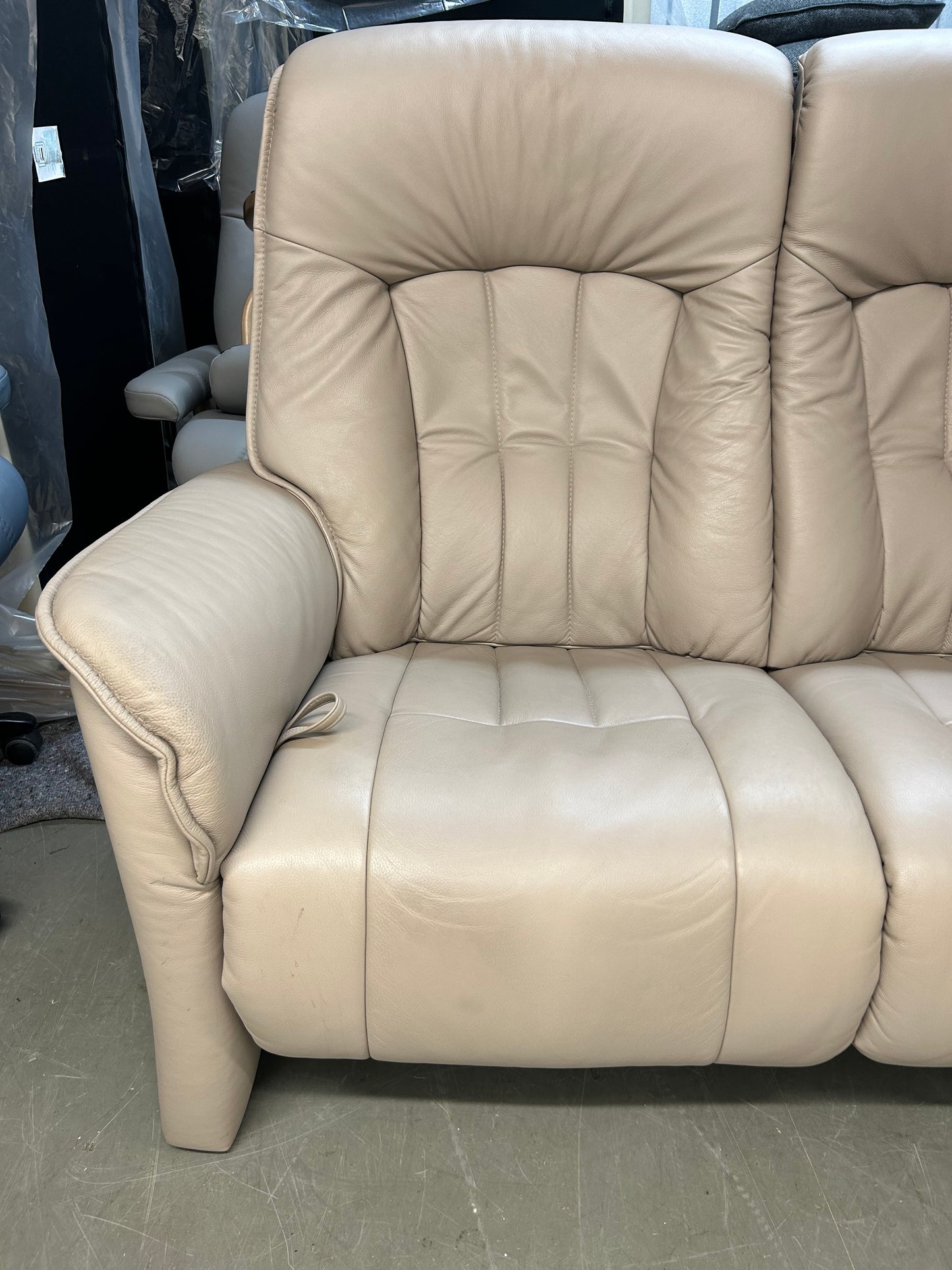 Himolla Rhine 2 Seater Fels Leather Recliner Sofa With Integrated Footrests 2021 Pre-Loved