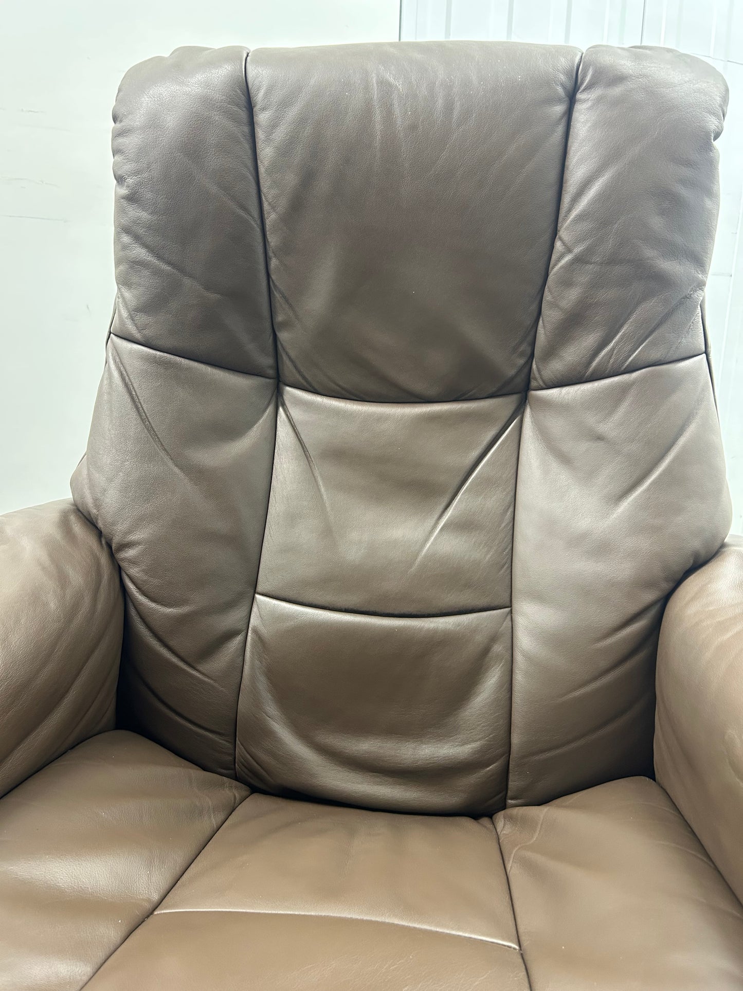 Ekornes Stressless Signature Mayfair Chestnut Leather Recliners Medium Pair Pre-Loved