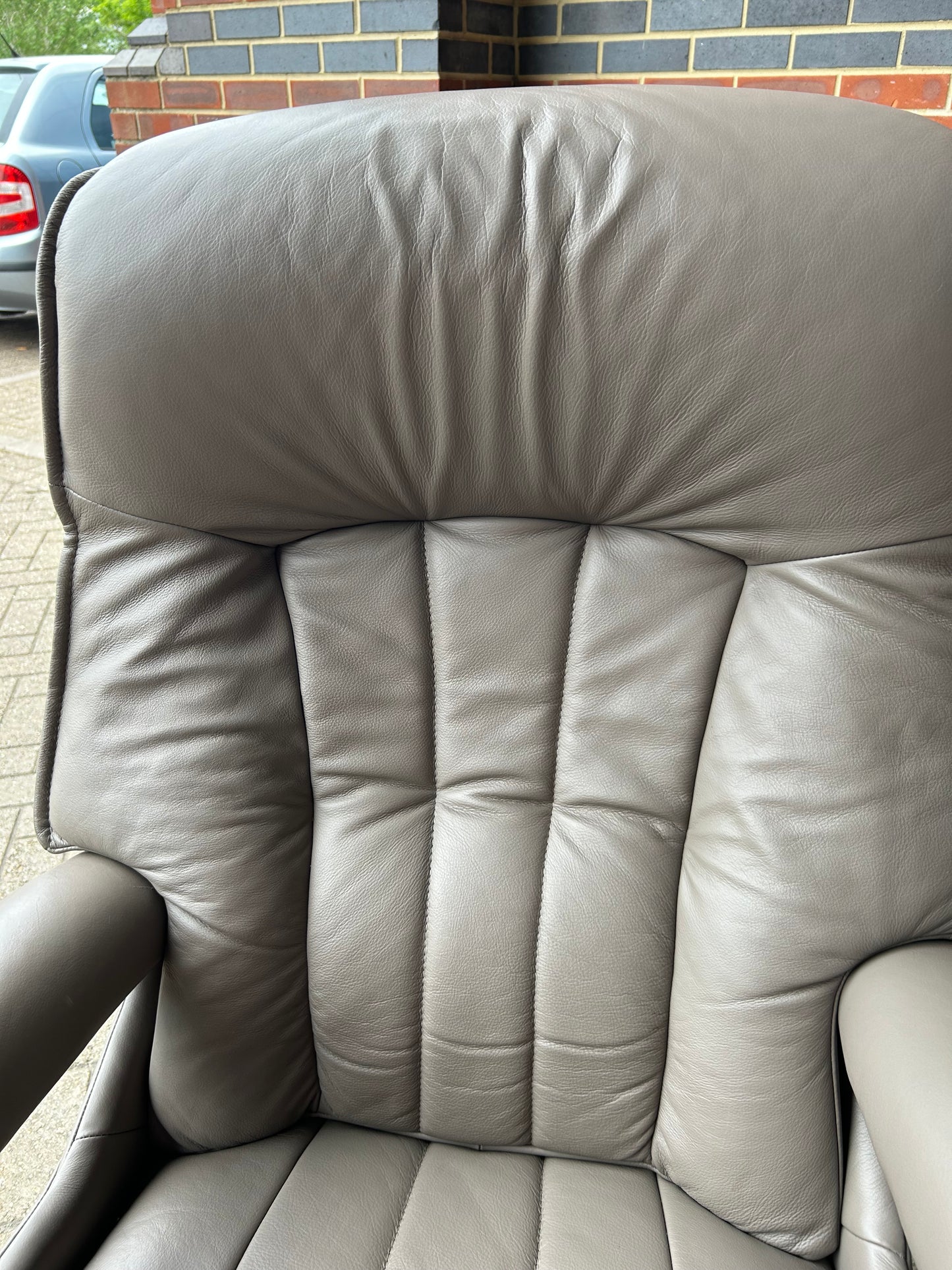 Himolla Mosel Maxi Leather Power Recline & Swivel Chair Integrated Footrest Pre-Loved