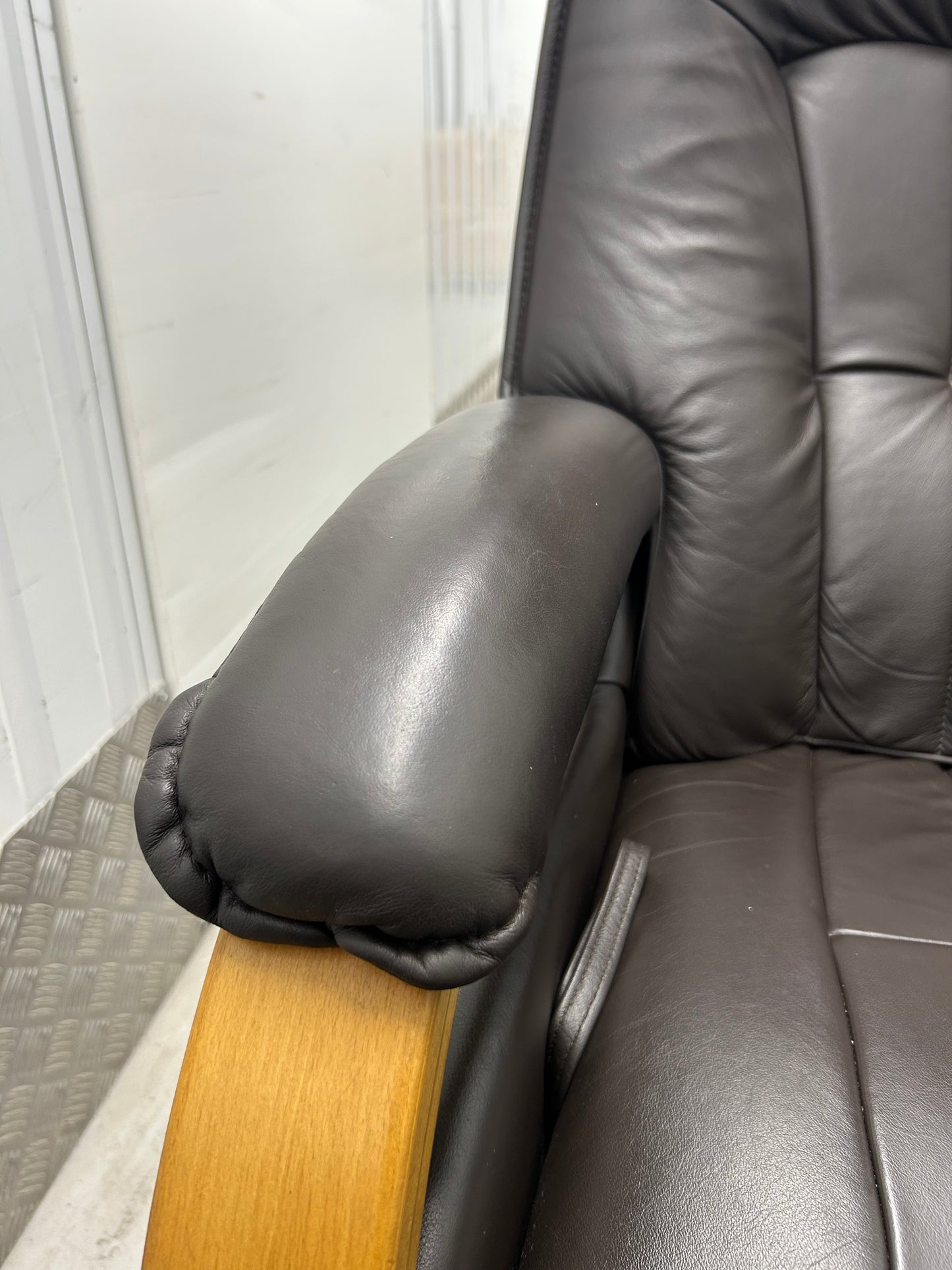 Himolla Mosel Maxi Brown Leather Recline & Swivel Chair Integrated Footrest Pre-Loved