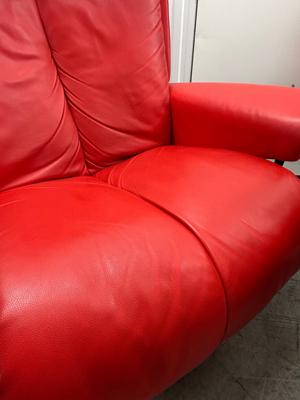 Ekornes Stressless Magic Medium Size Red Leather Recliner Chairs & Footstools Pair Pre-Loved