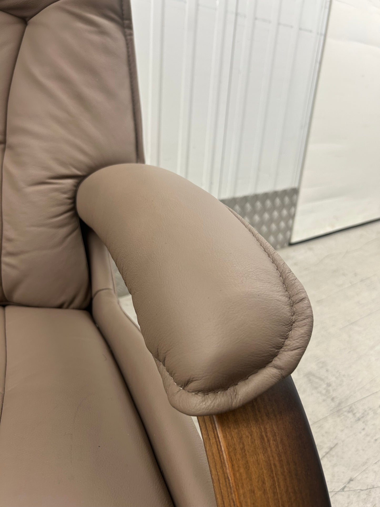 Himolla Mosel Midi Power Leather Recline & Swivel Chair Integrated Footrest 2024 Pre-Loved