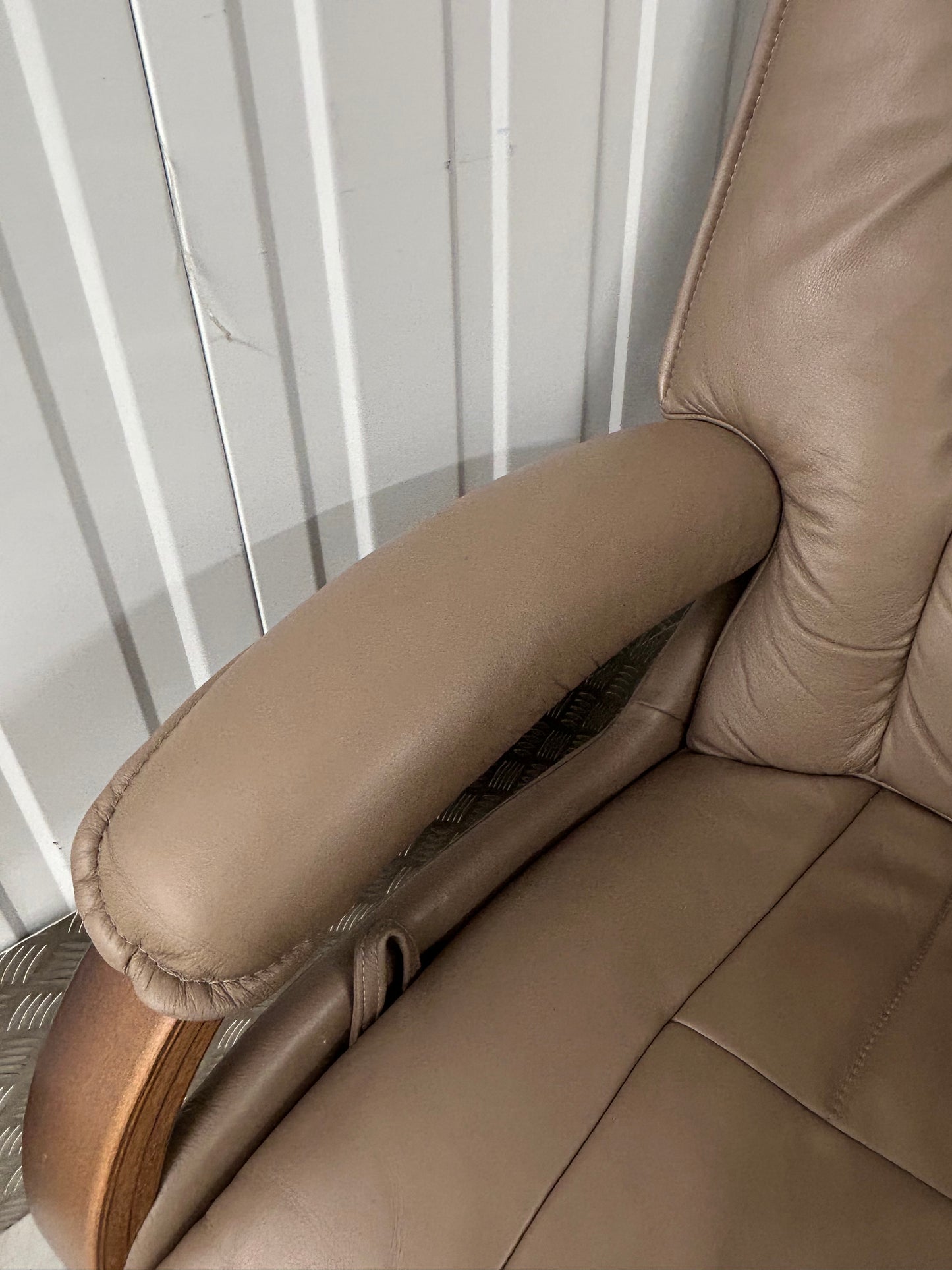 Himolla Leather Suite, 2 Mosel Recline & Swivel Chairs & Matching Recliner Sofa 2020 Pre-Loved