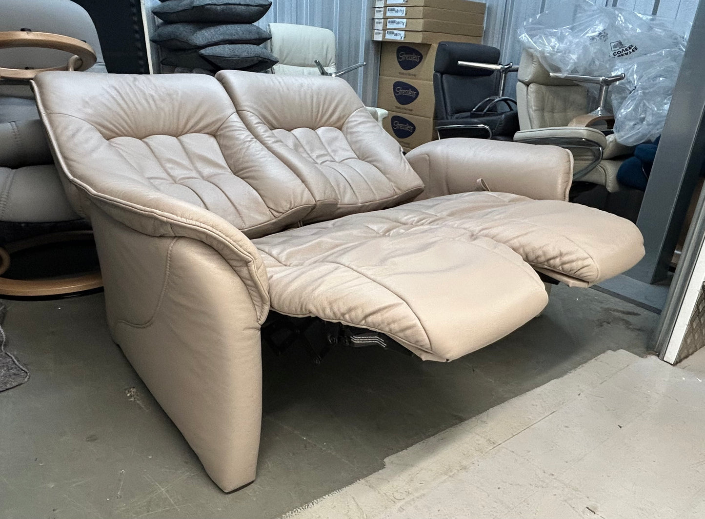 Himolla Rhine 2 Seater Fels Leather Recliner Sofa With Integrated Footrests 2021 Pre-Loved