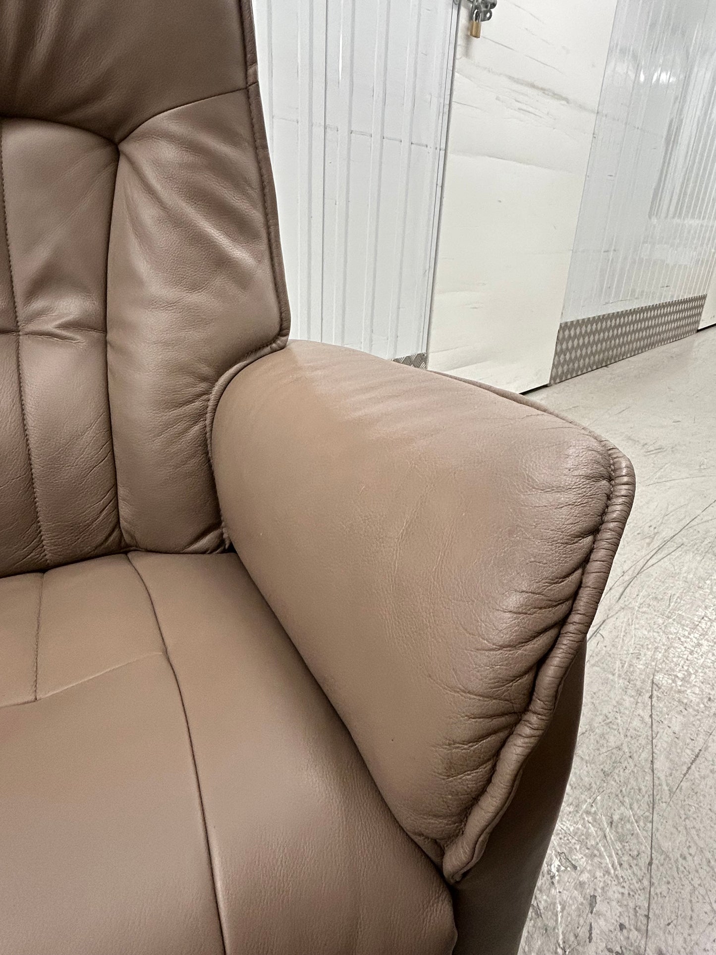 Himolla Rhine Earth Leather Power Recliner Armchair With Integrated Footrest Pre-Loved