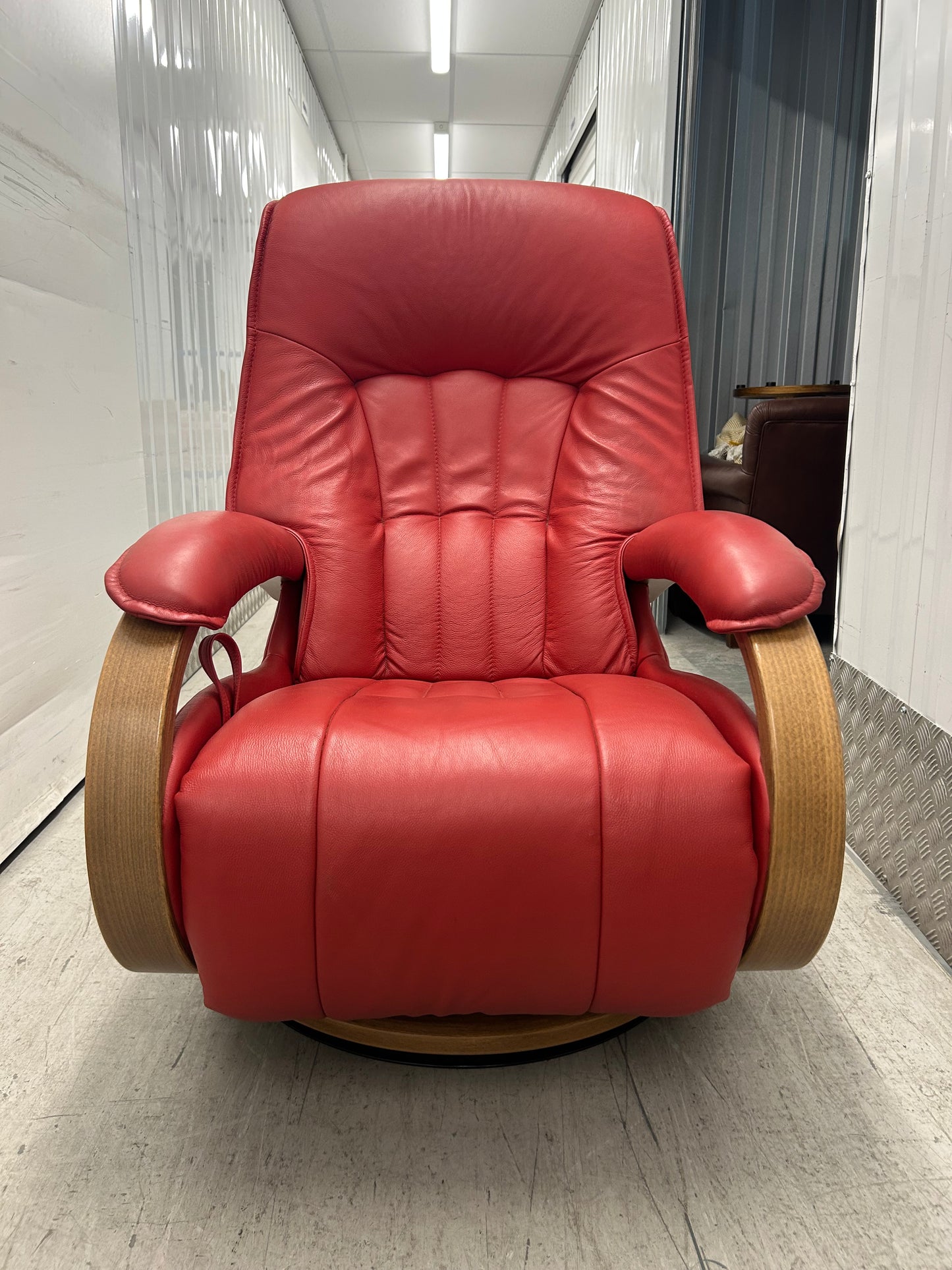 Himolla Mosel Midi Cherry Leather Recline & Swivel Chair Integrated Footrest Pre-Loved