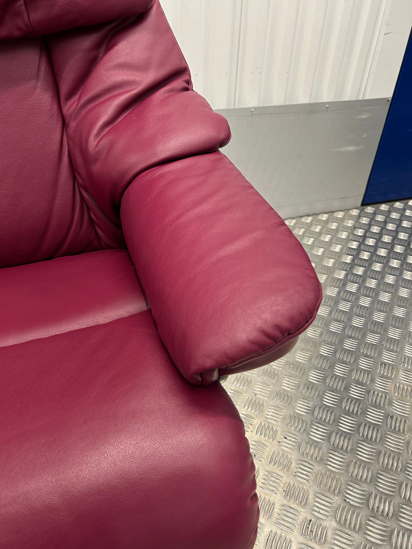 Ekornes Stressless Reno Medium Size Leather Power Recliner Armchair Pre-Loved